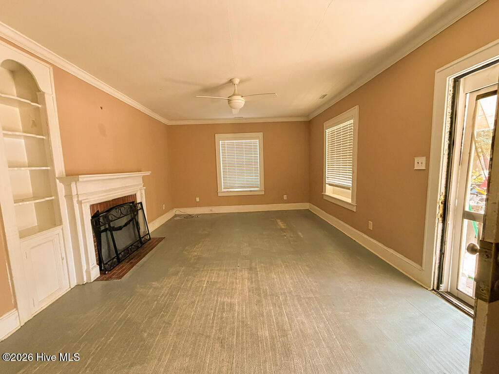 907 E Walnut Street Property Photo 2
