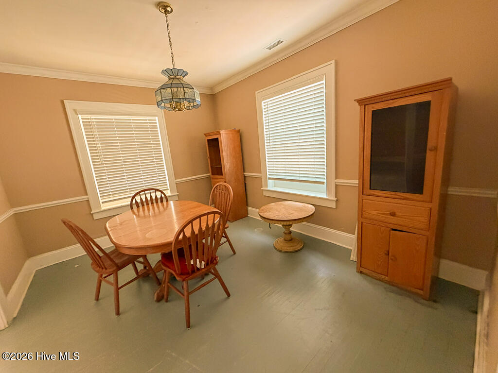907 E Walnut Street Property Photo 4
