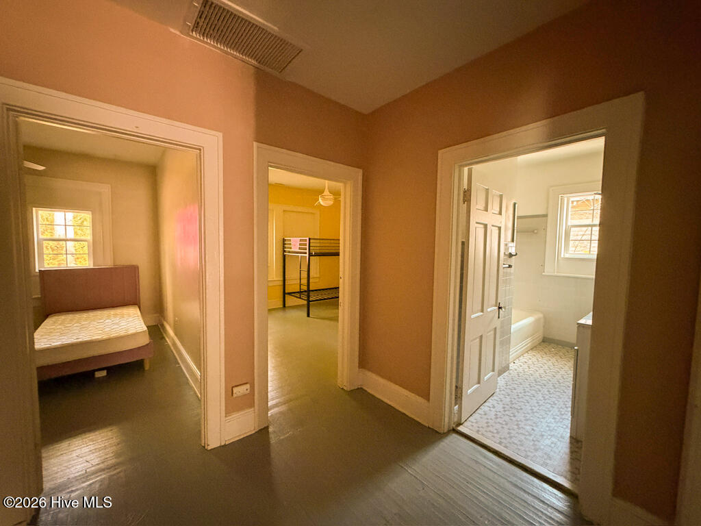 907 E Walnut Street Property Photo 12