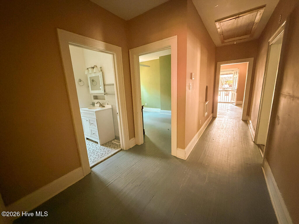 907 E Walnut Street Property Photo 13