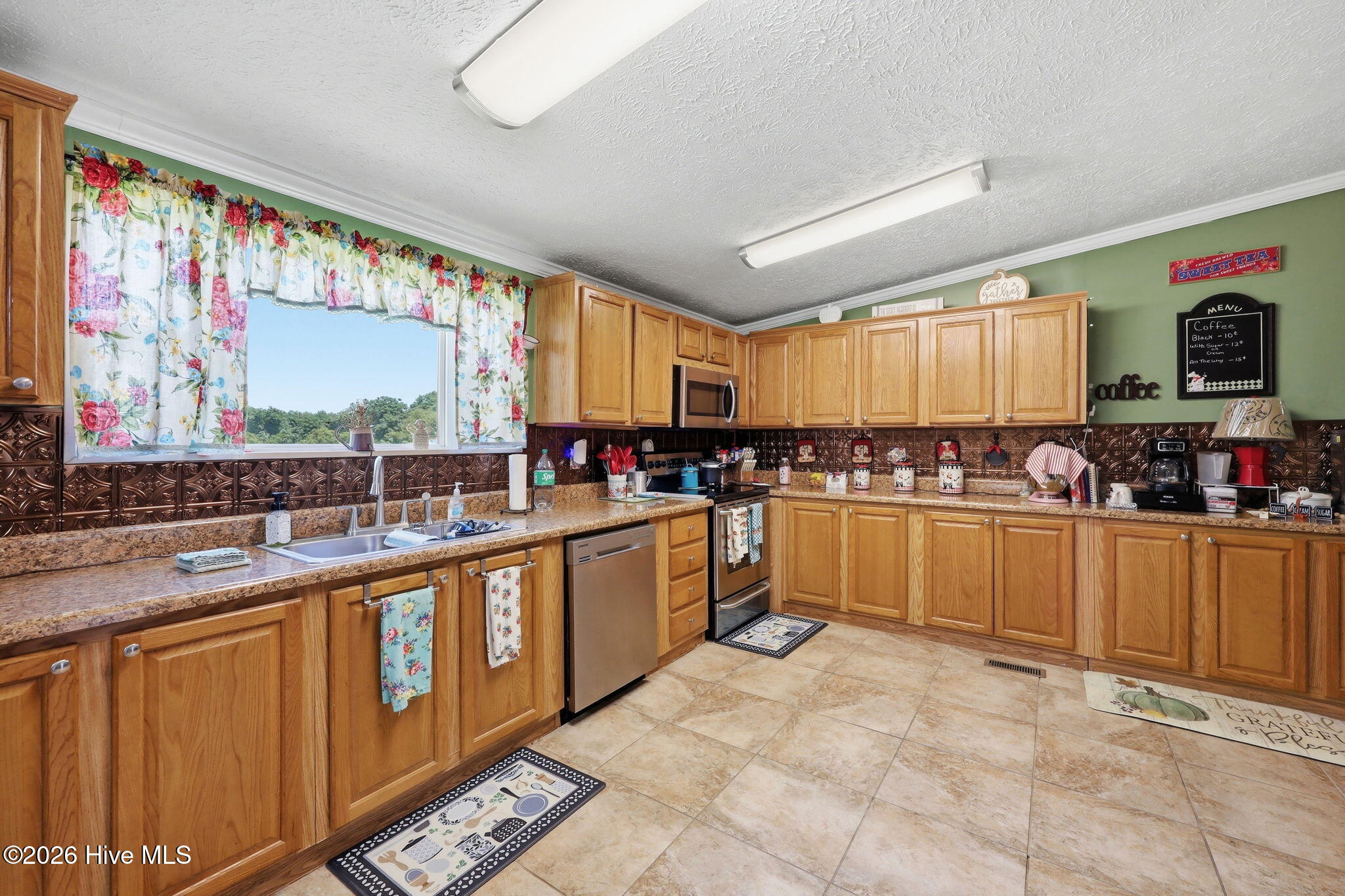 1325 Elizabeth Lane Property Photo 8