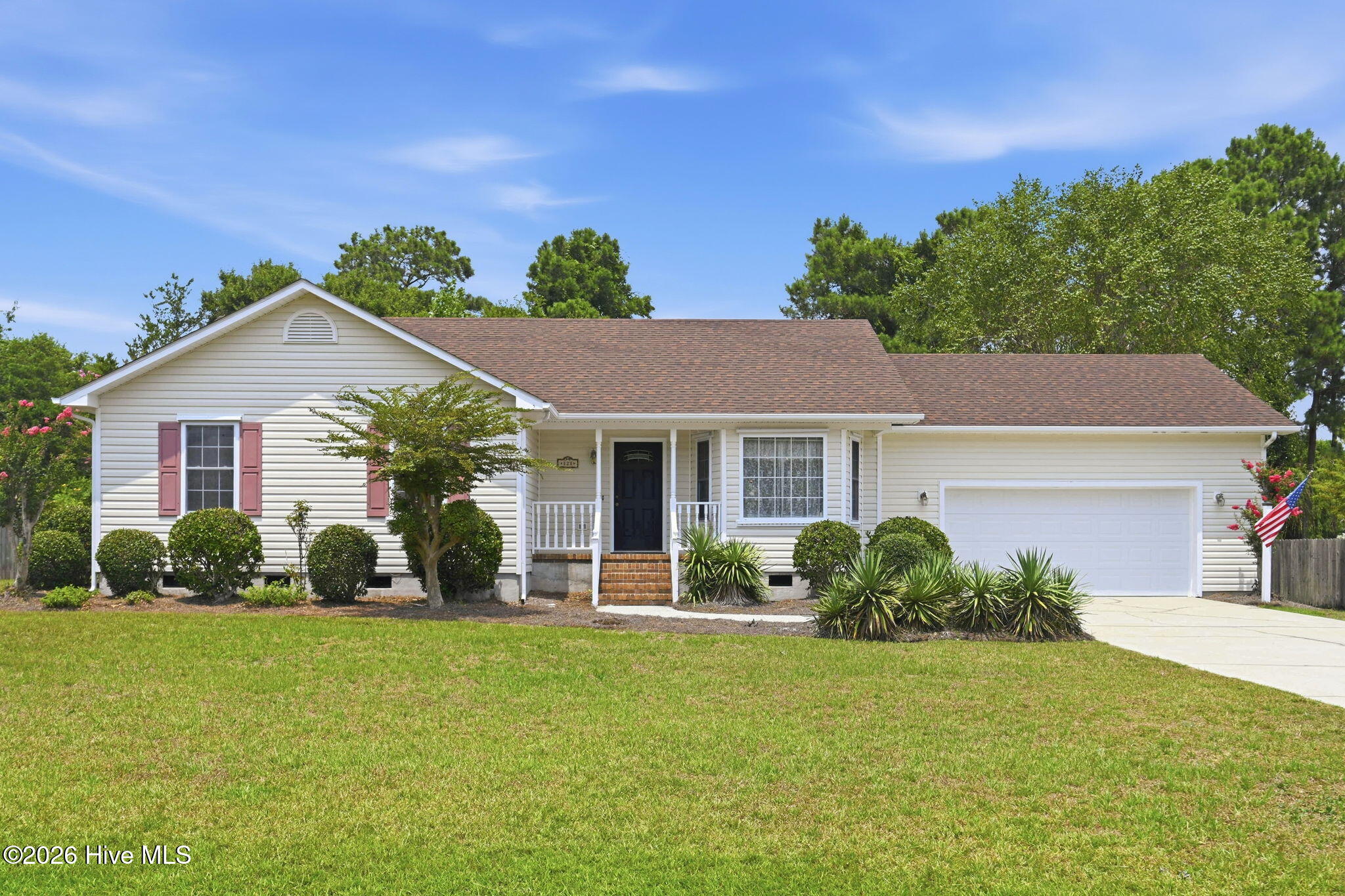 121 E Ivybridge Drive Property Photo 1