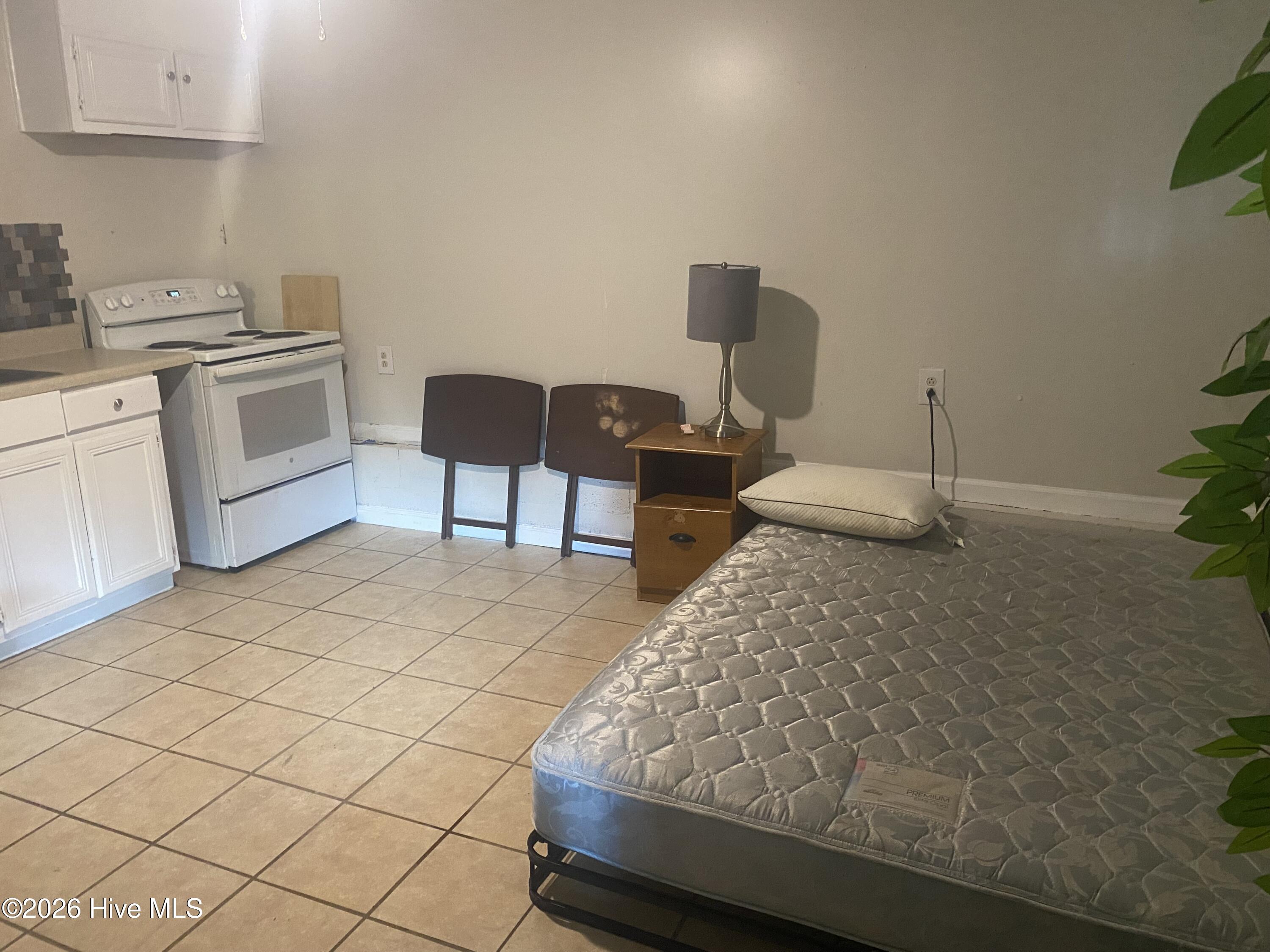 2042 Fernwood Circle B Property Photo 2