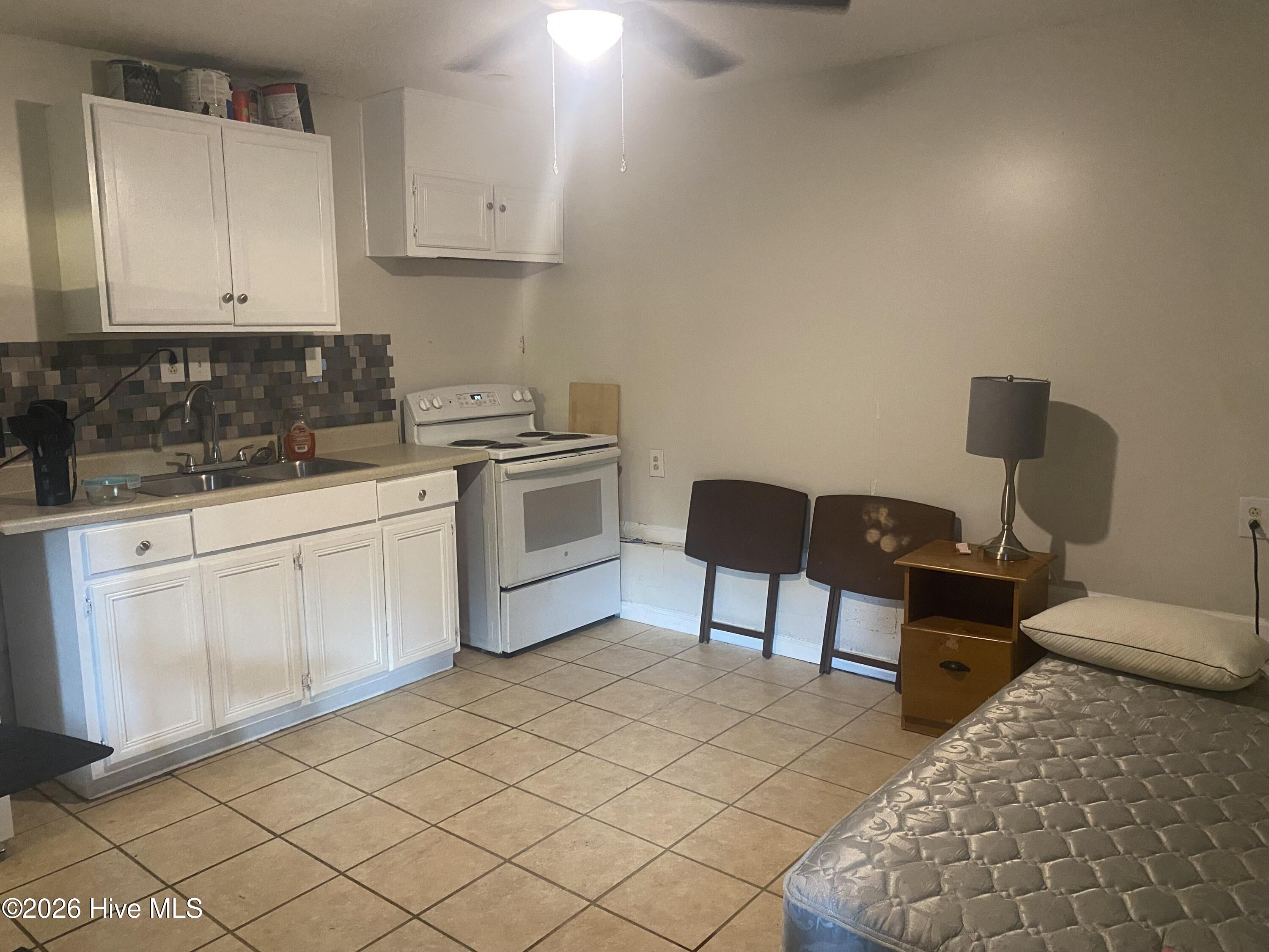 2042 Fernwood Circle B Property Photo 3