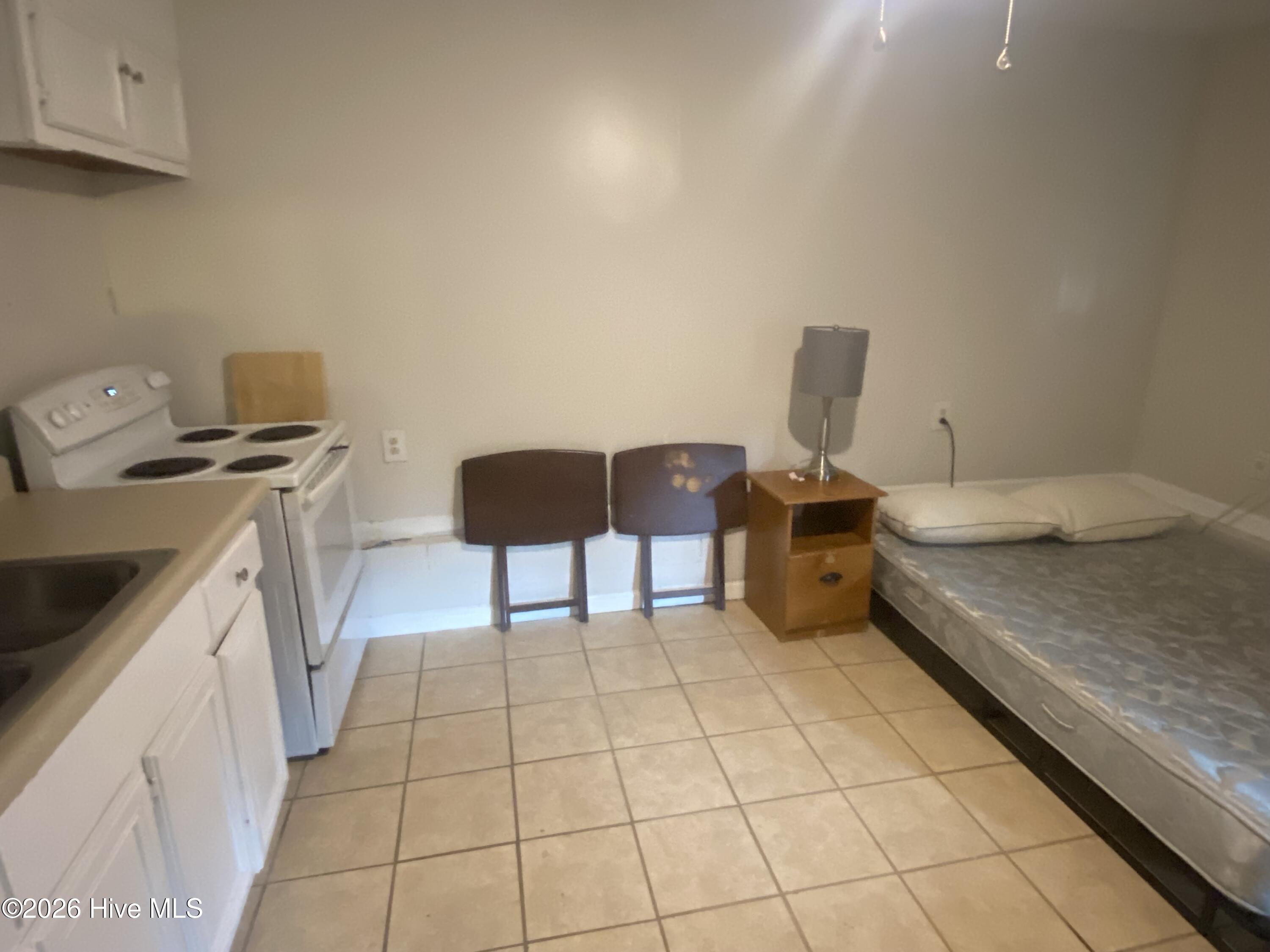 2042 Fernwood Circle B Property Photo 6
