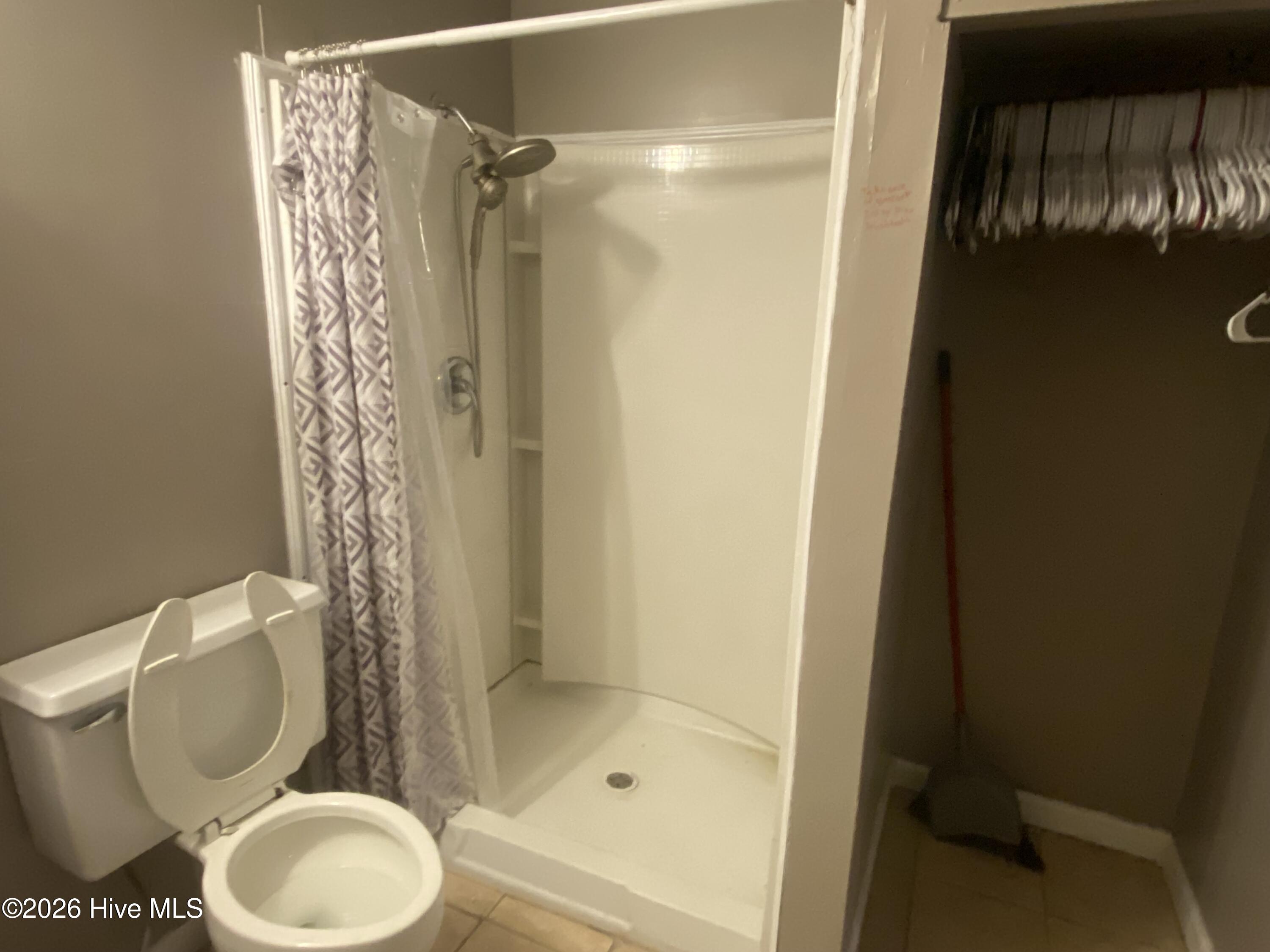 2042 Fernwood Circle B Property Photo 7