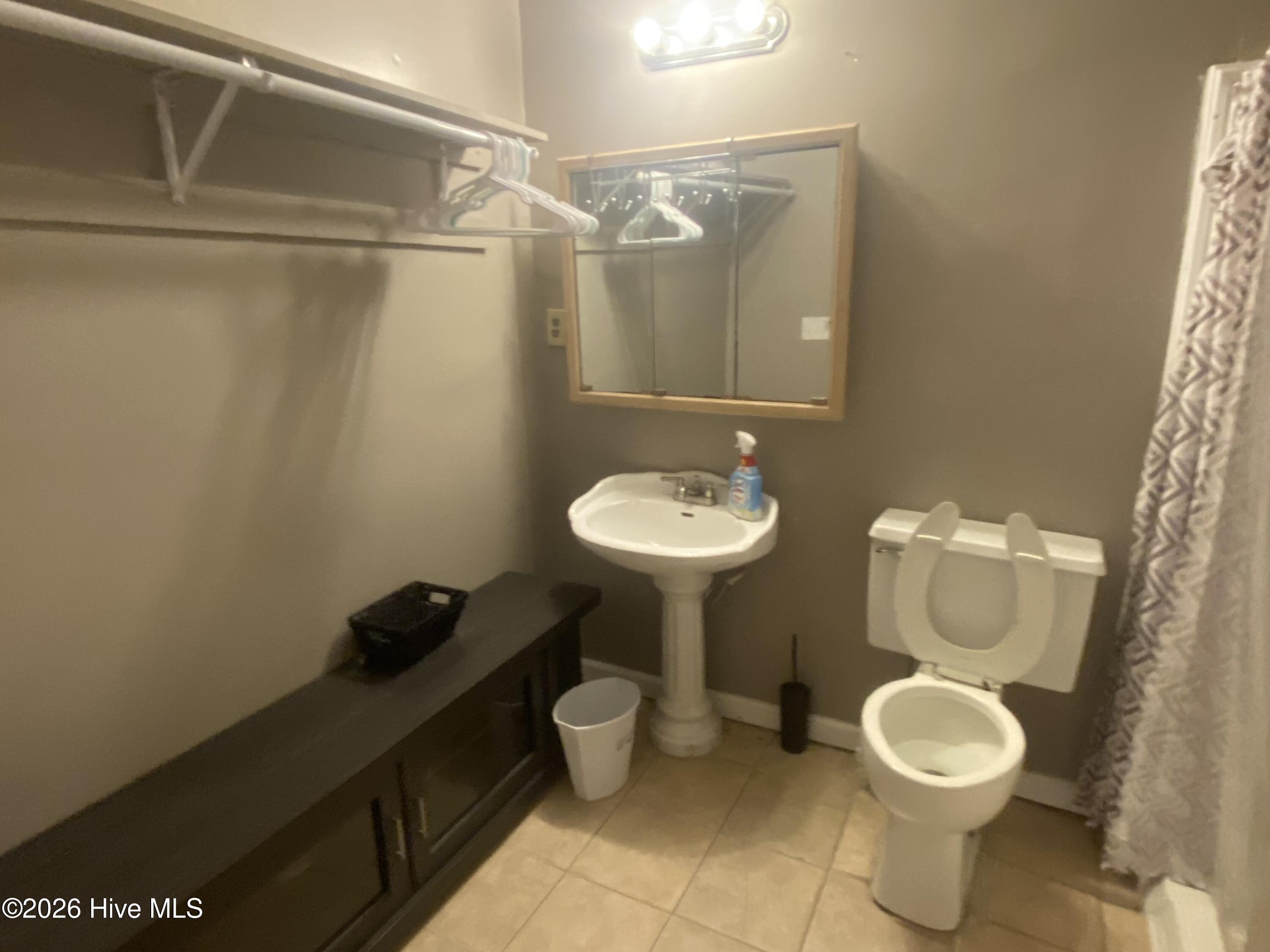 2042 Fernwood Circle B Property Photo 8