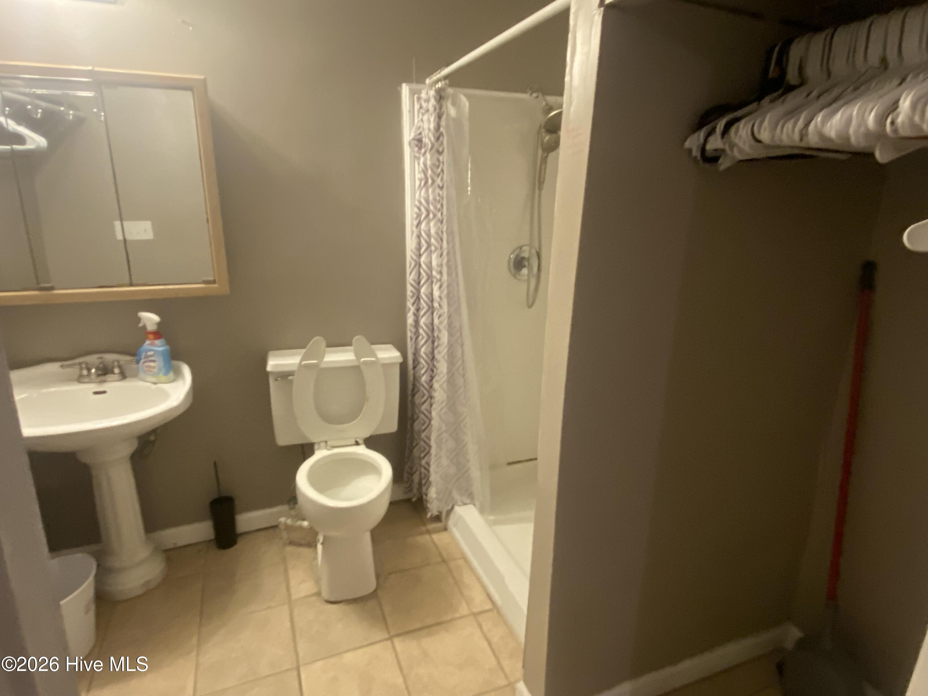 2042 Fernwood Circle B Property Photo 9