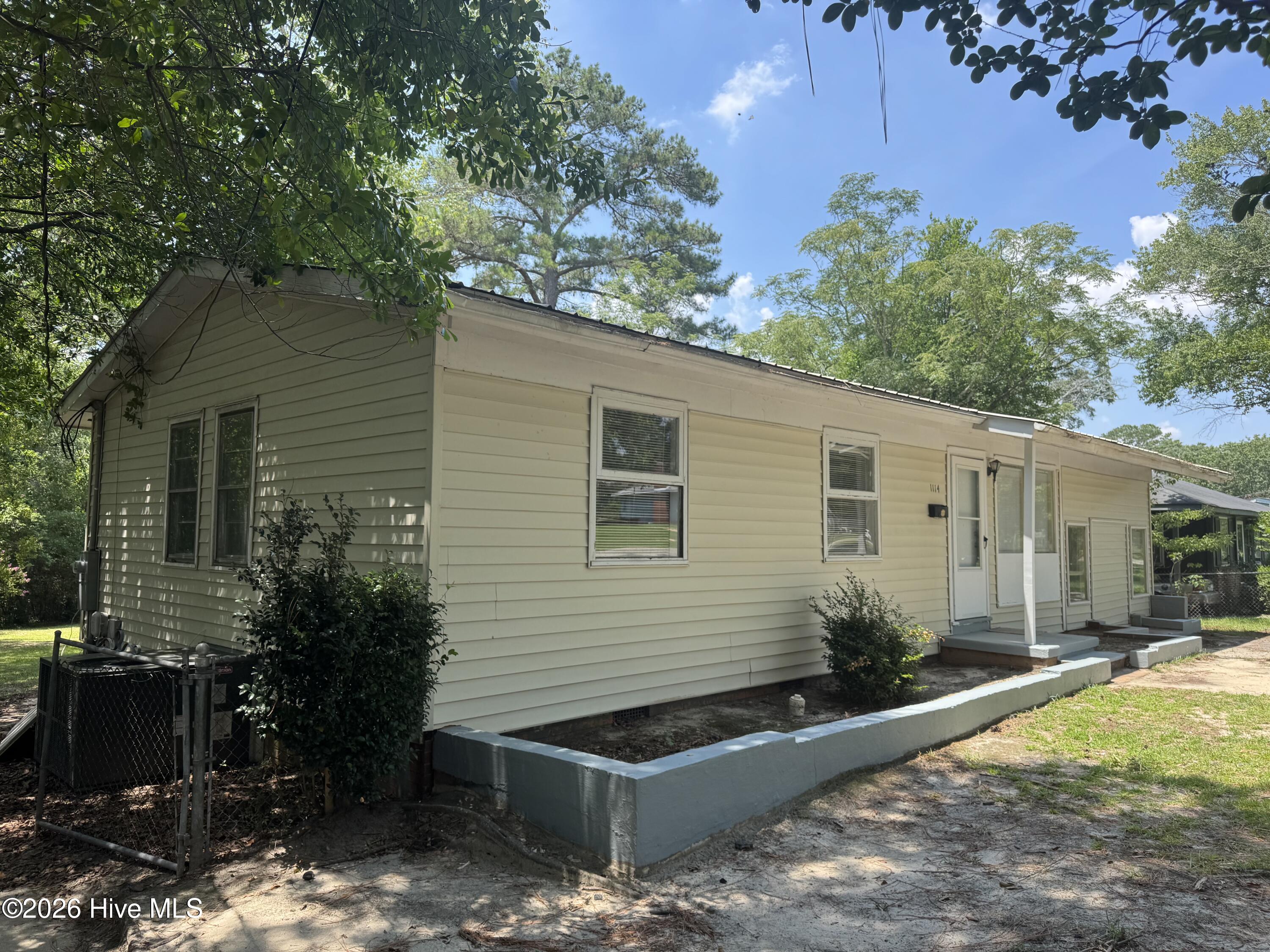 1114 Oak Avenue Property Photo 2