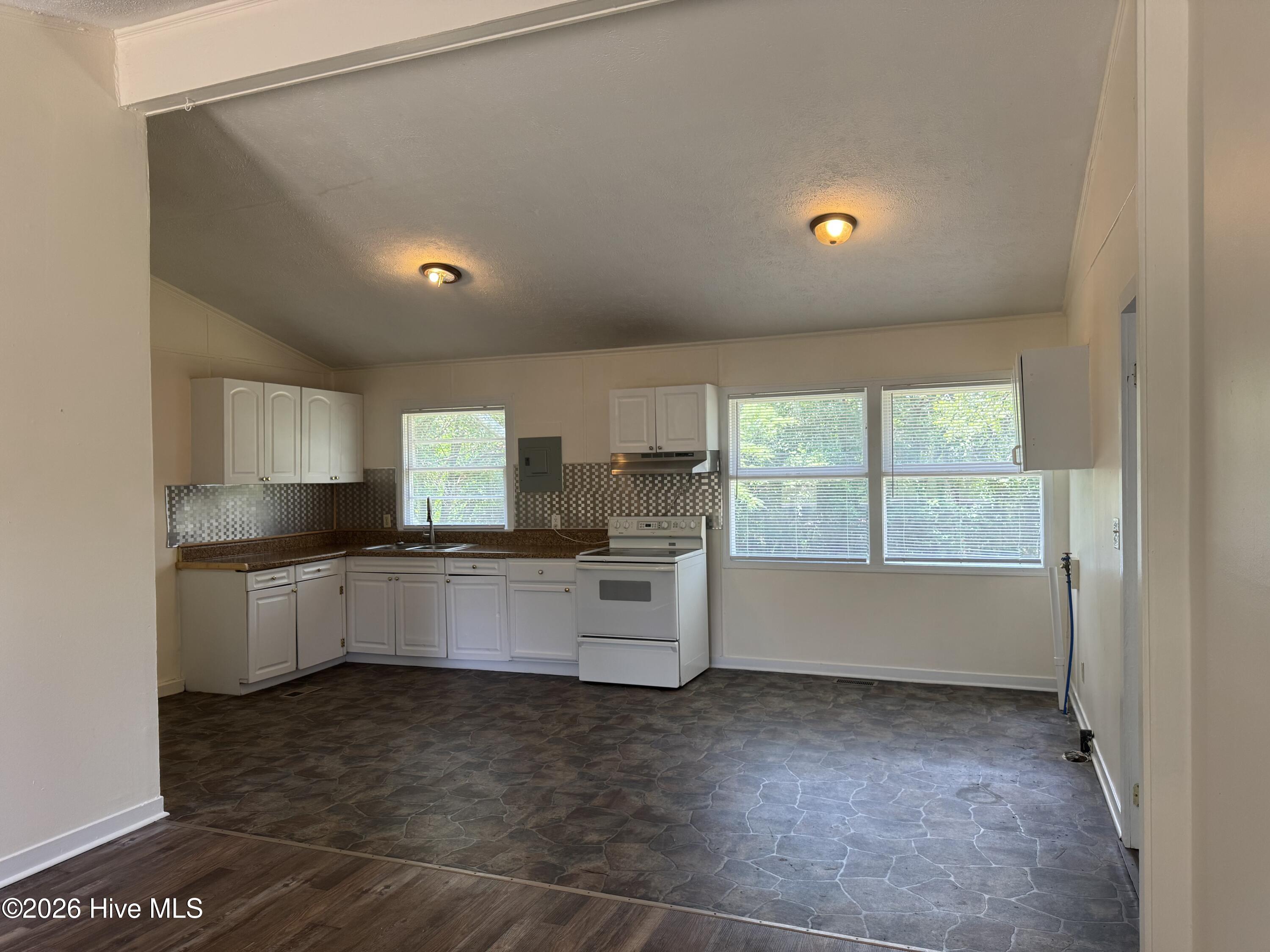 1114 Oak Avenue Property Photo 5