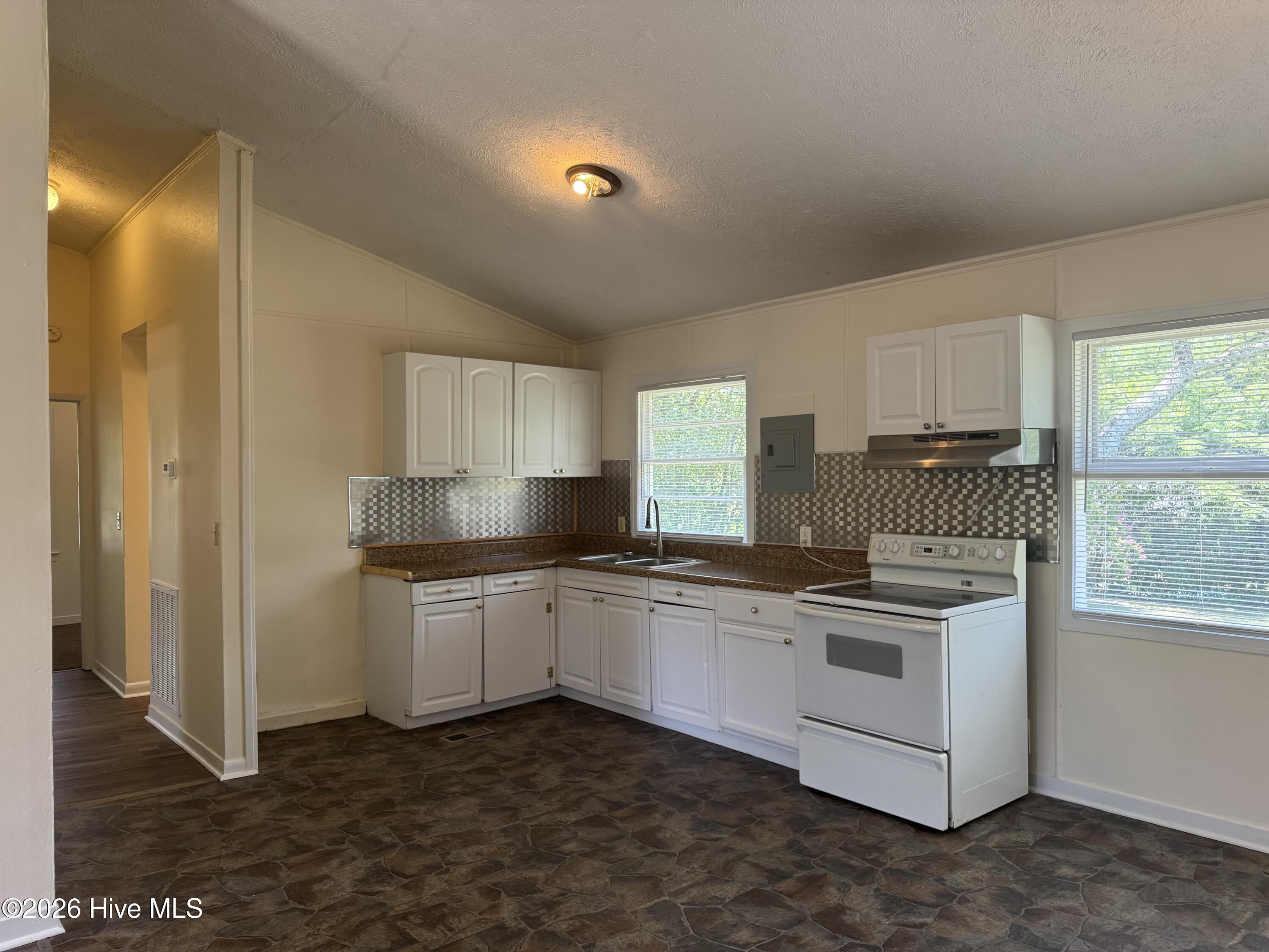 1114 Oak Avenue Property Photo 6