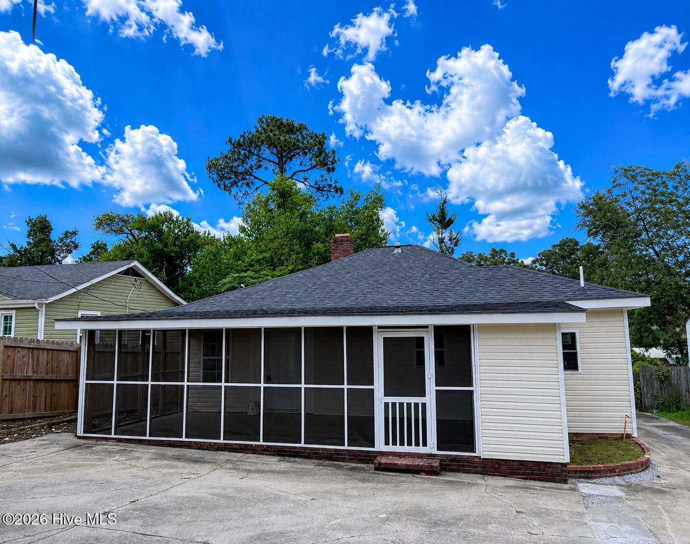 1512 Heard Avenue Property Photo 2