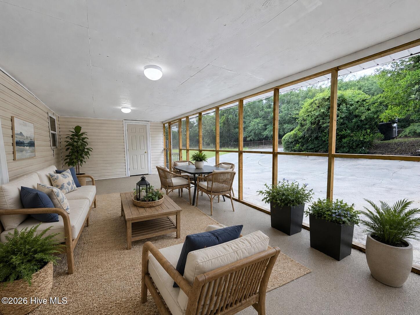 1512 Heard Avenue Property Photo 3