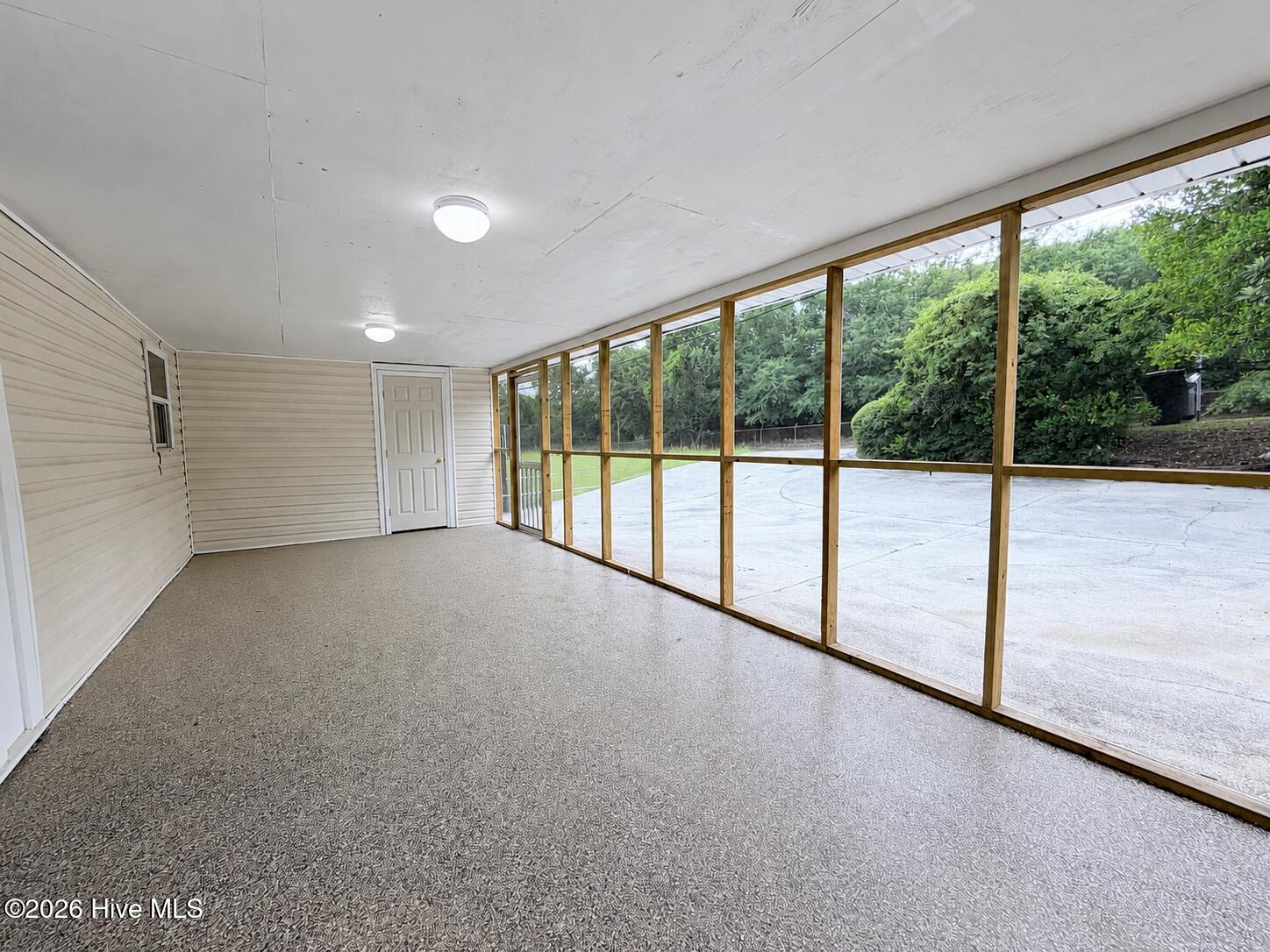 1512 Heard Avenue Property Photo 4