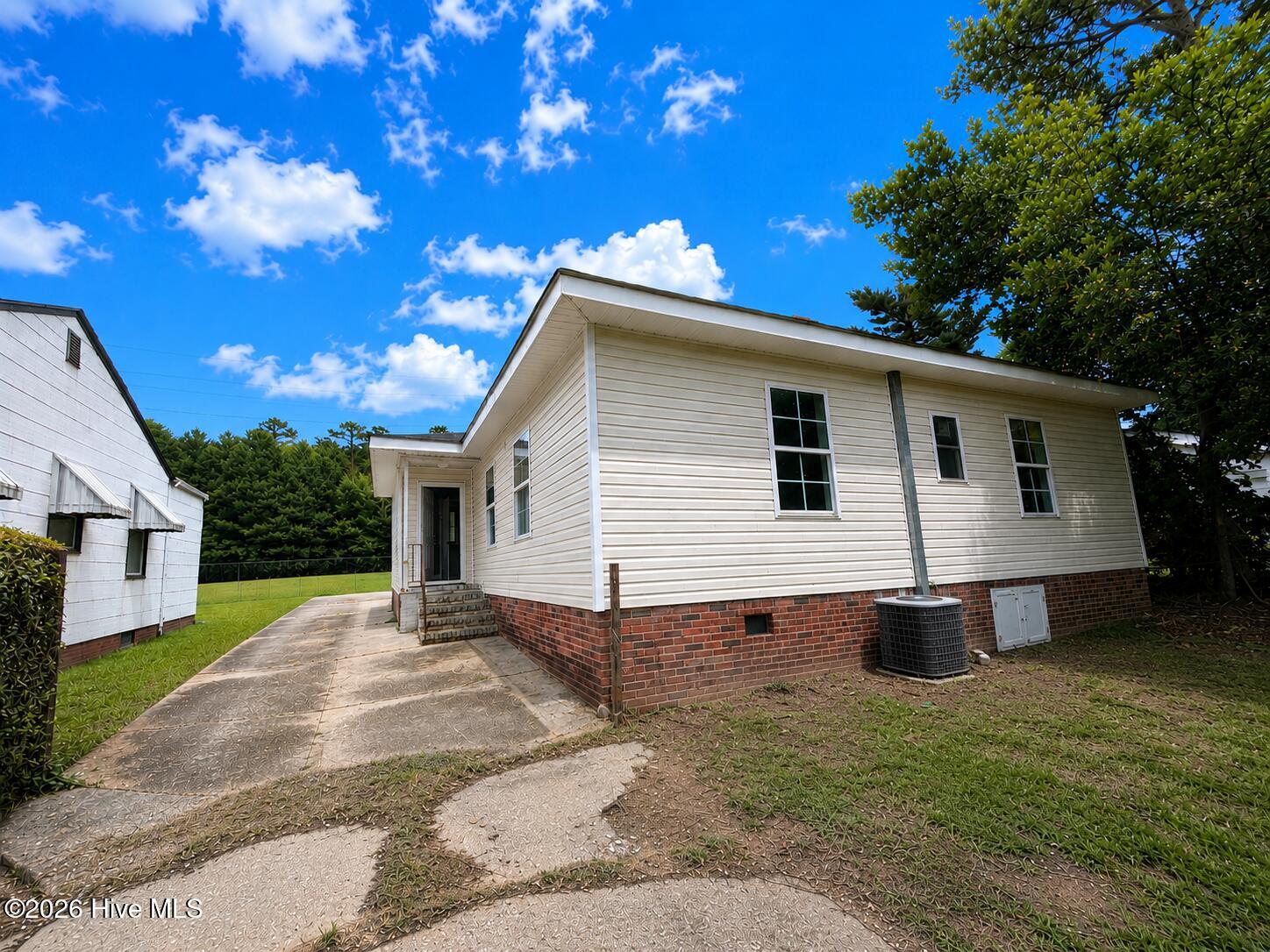 1512 Heard Avenue Property Photo 5