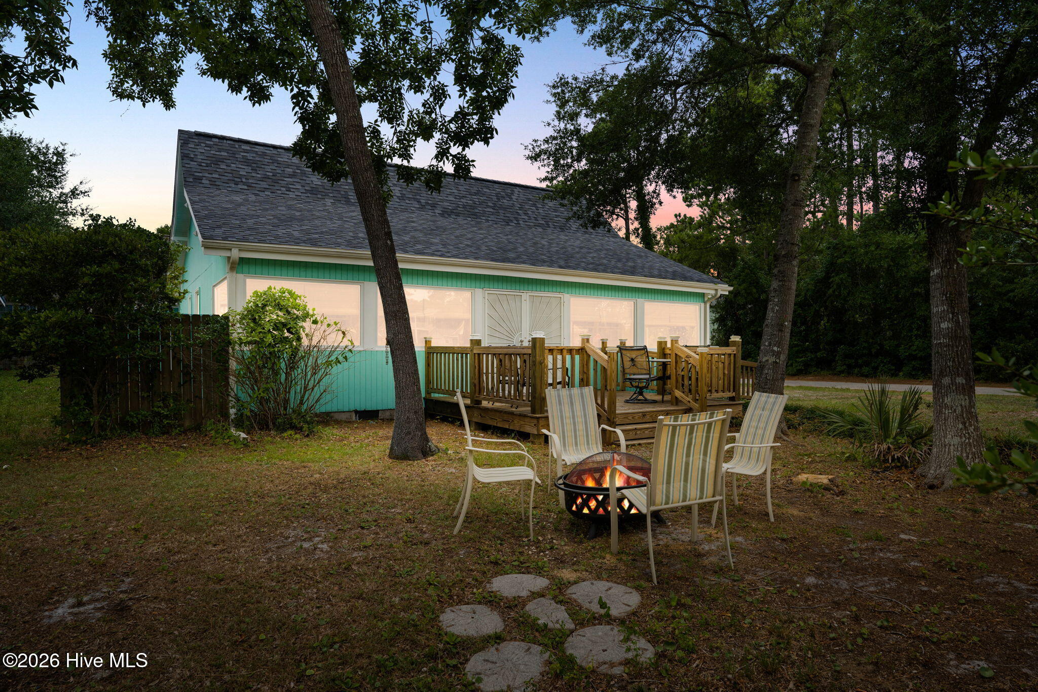 1101 E Oak Island Drive Property Photo 1