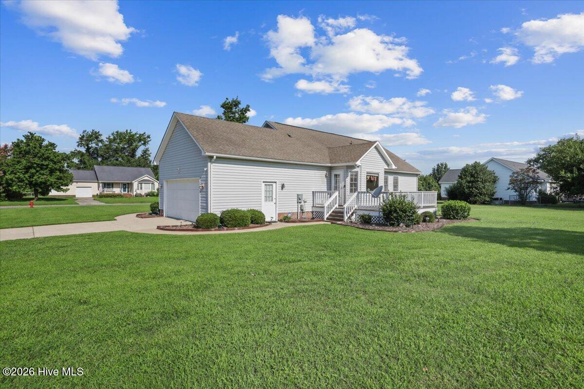 200 Woodcroft Drive Property Photo 8
