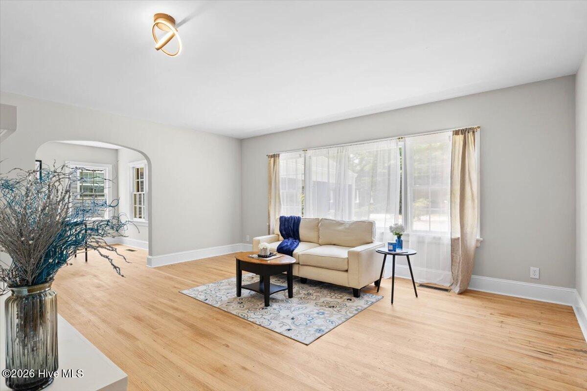 335 Pennsylvania Avenue Property Photo 9