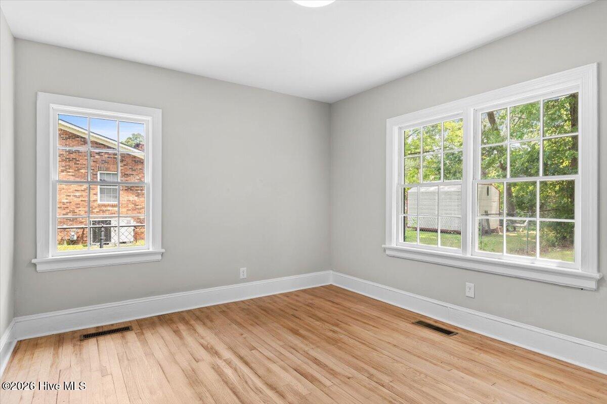 335 Pennsylvania Avenue Property Photo 27