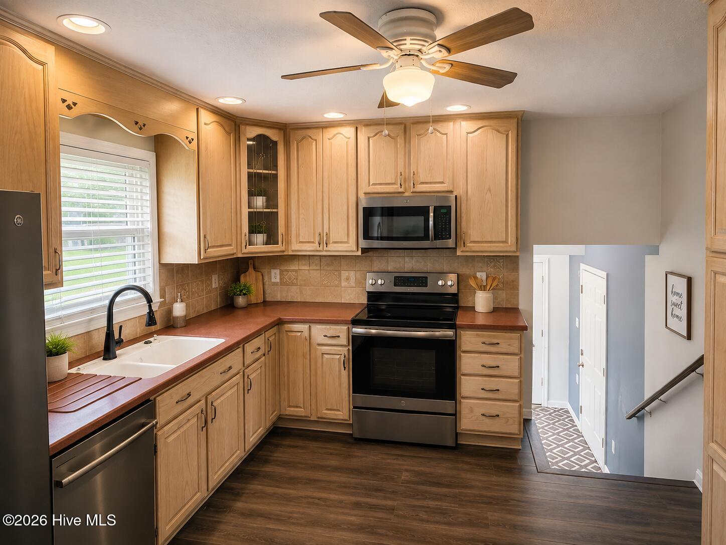 609 Francis Court Property Photo 6