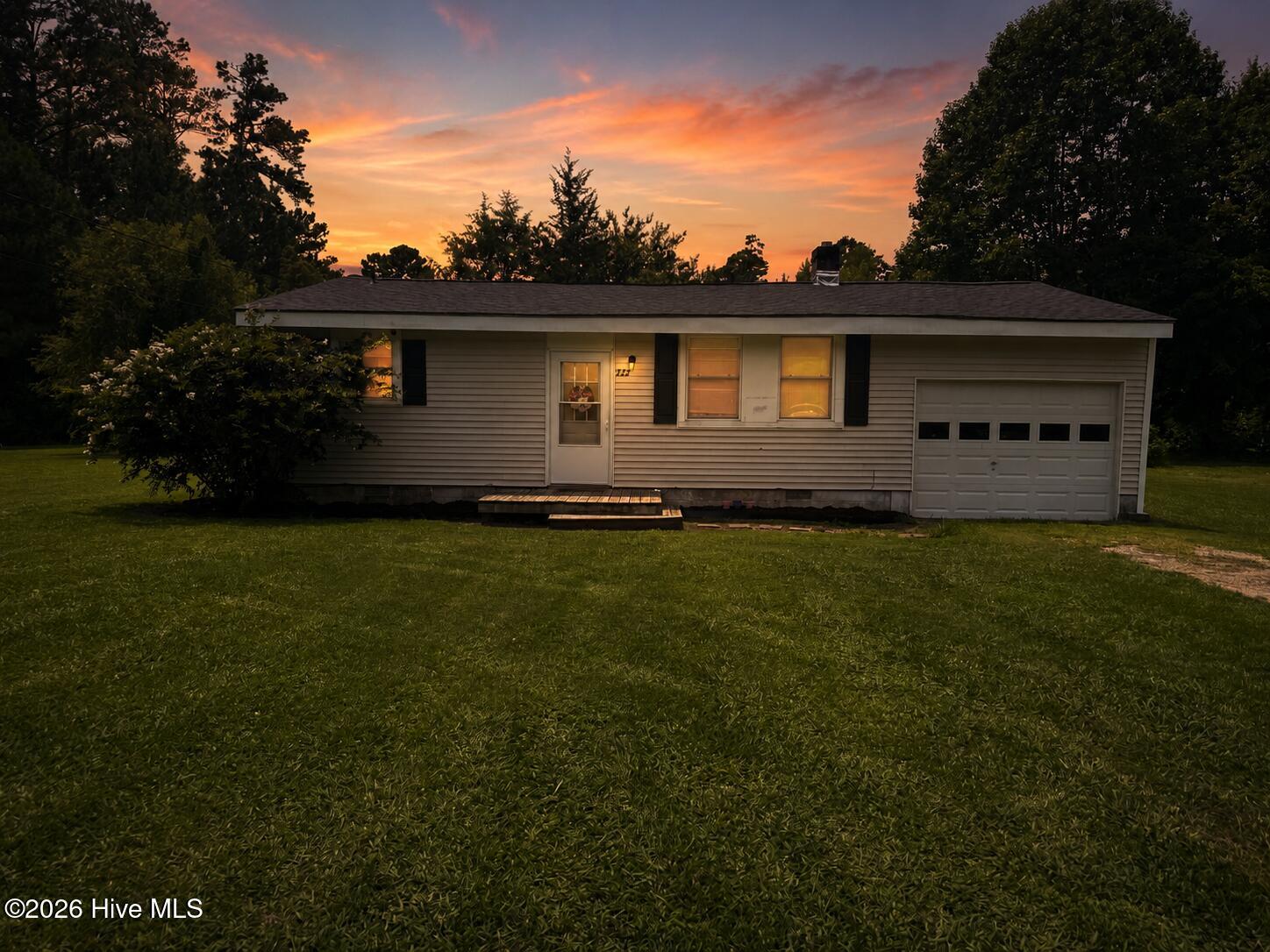 422 Pineview Drive Property Photo 1