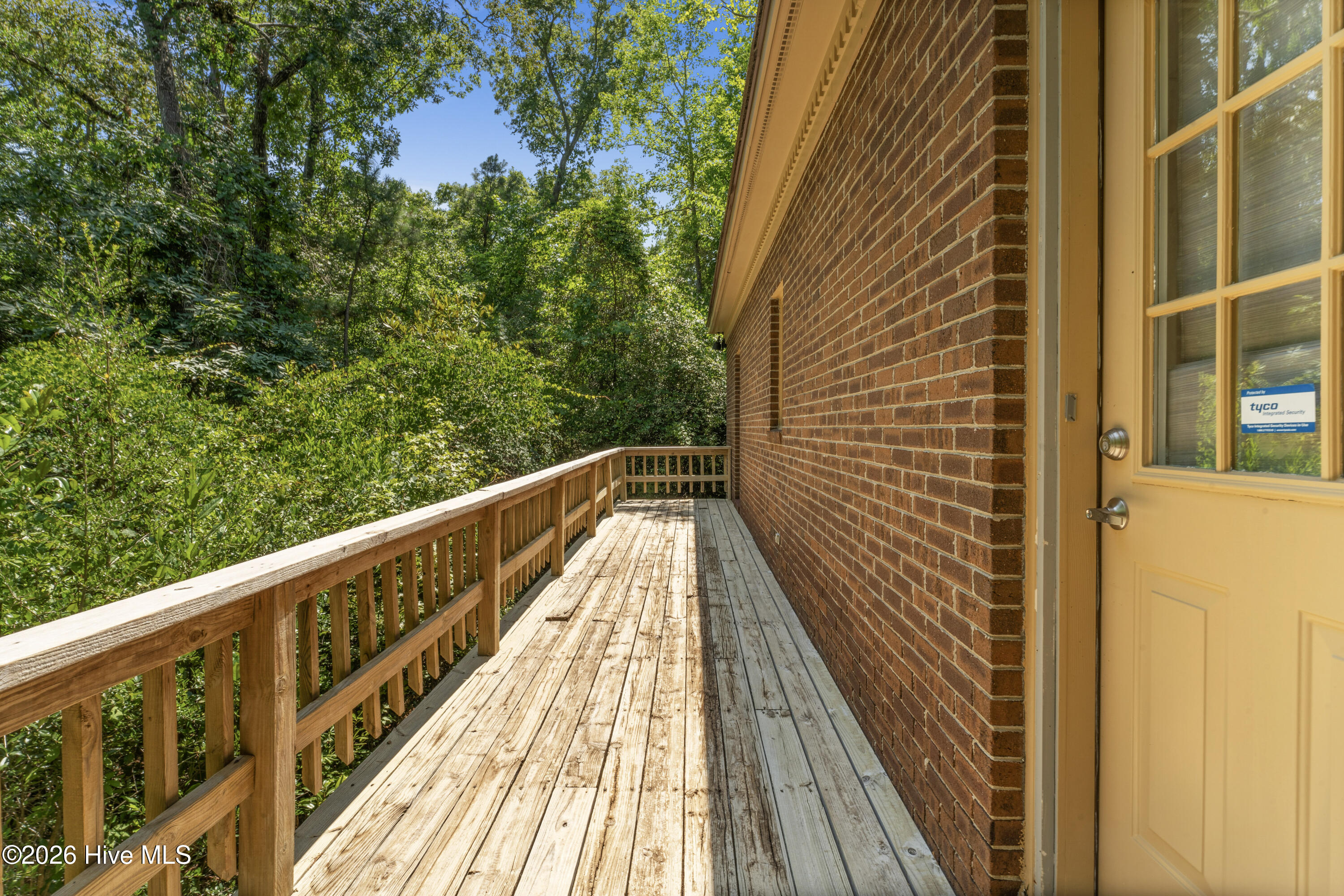 71 S End Court Property Photo 8