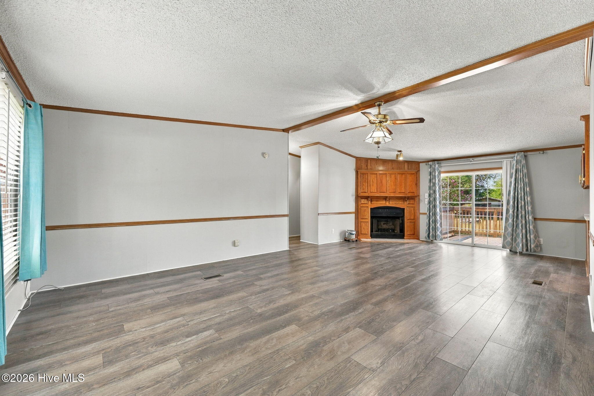 208 Easy Street Property Photo 2