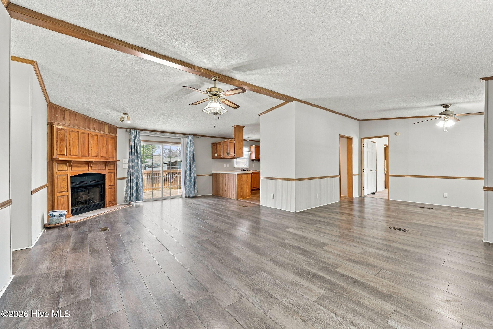 208 Easy Street Property Photo 3