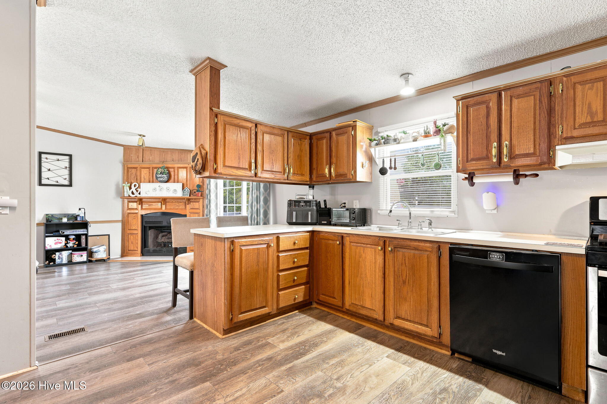 208 Easy Street Property Photo 8