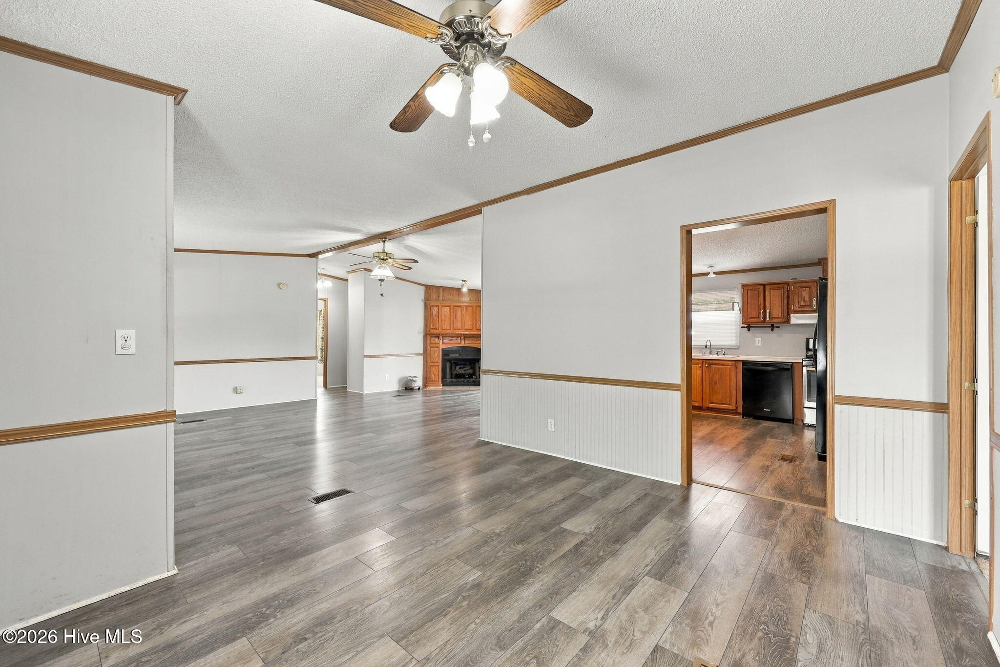 208 Easy Street Property Photo 9