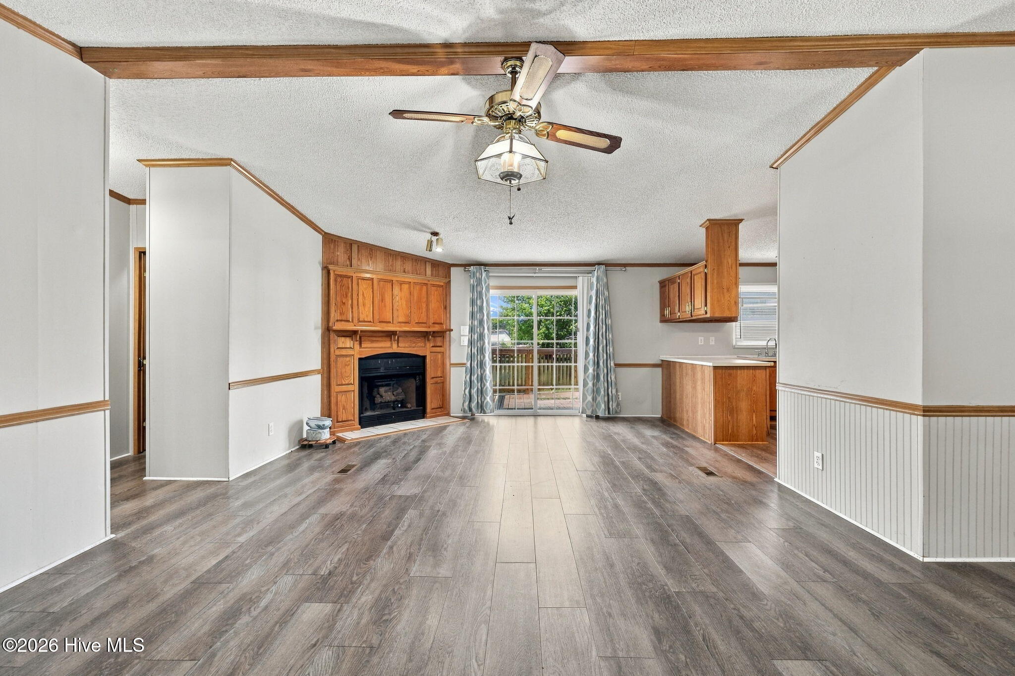208 Easy Street Property Photo 10