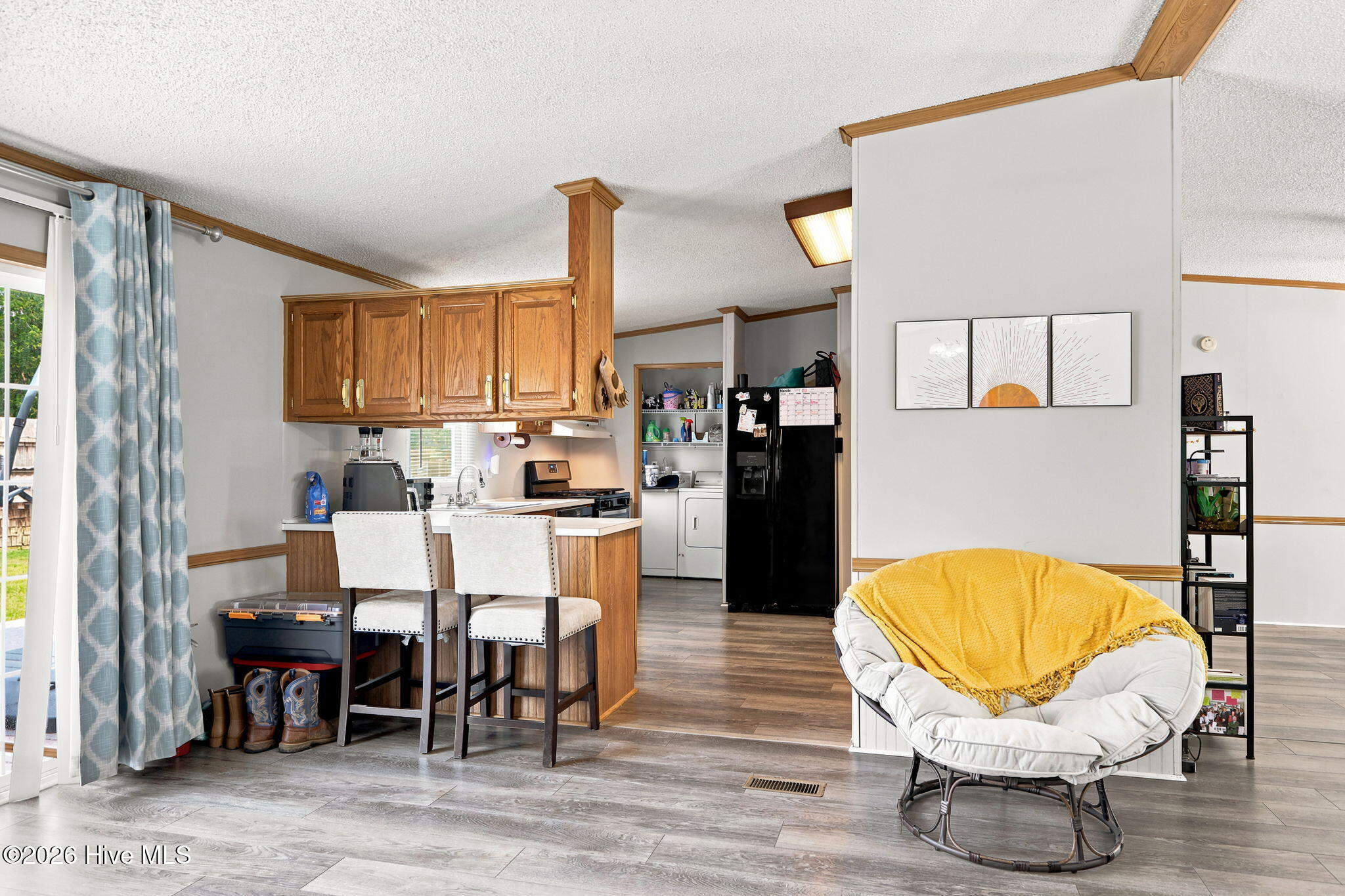 208 Easy Street Property Photo 11
