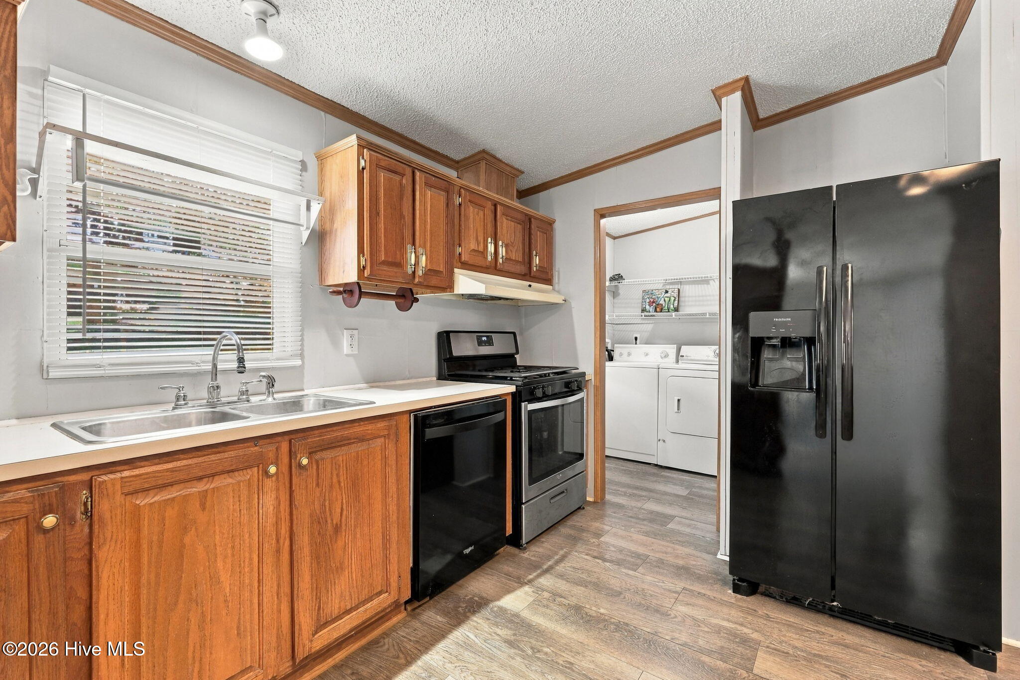 208 Easy Street Property Photo 13