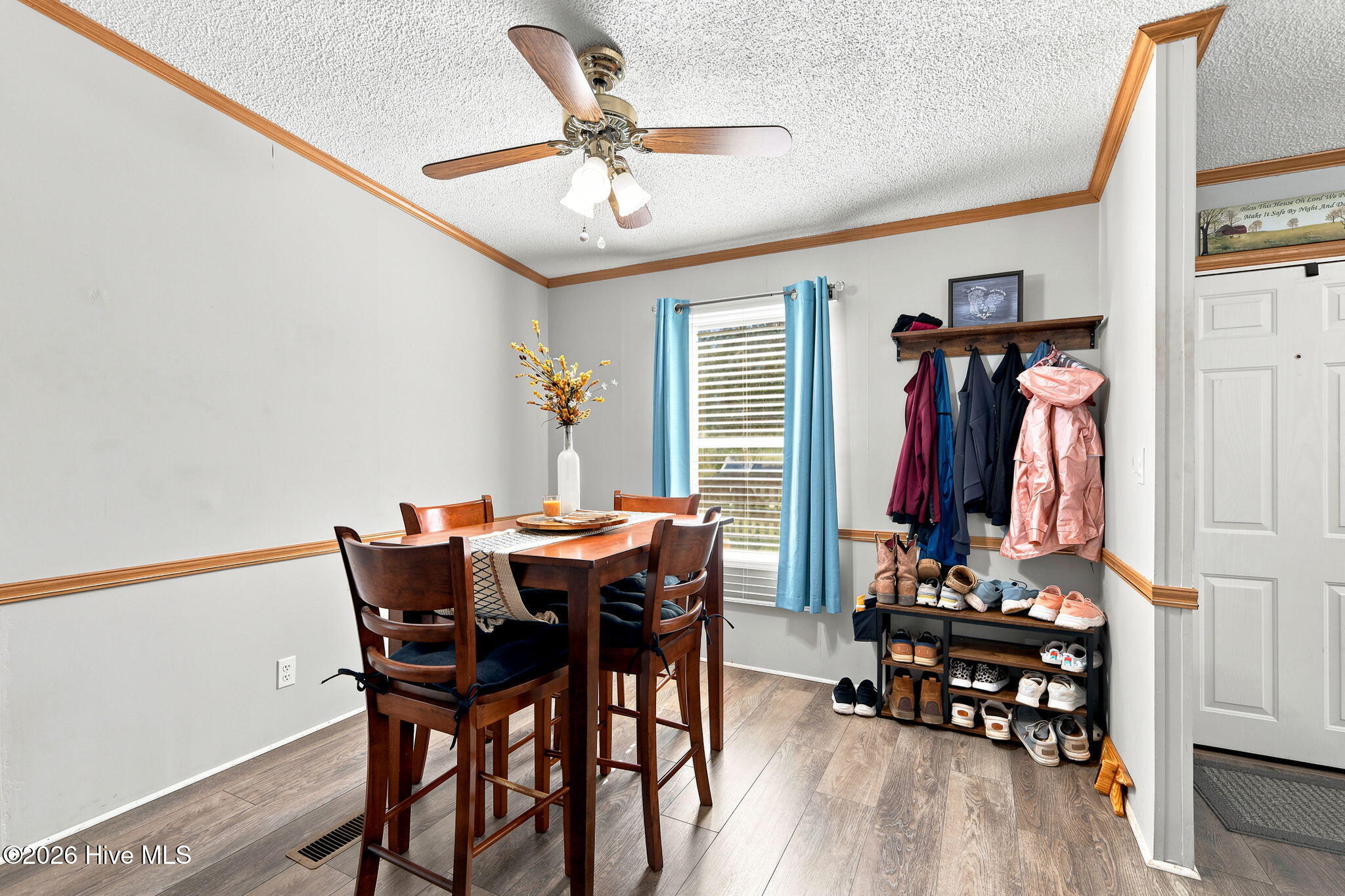 208 Easy Street Property Photo 14