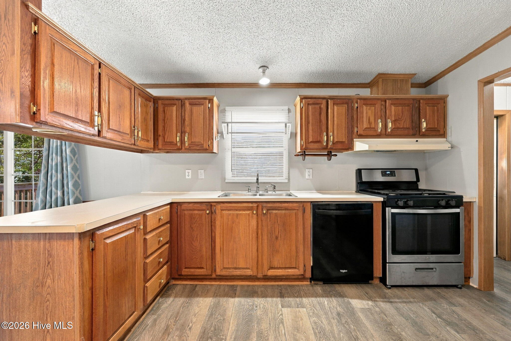 208 Easy Street Property Photo 14
