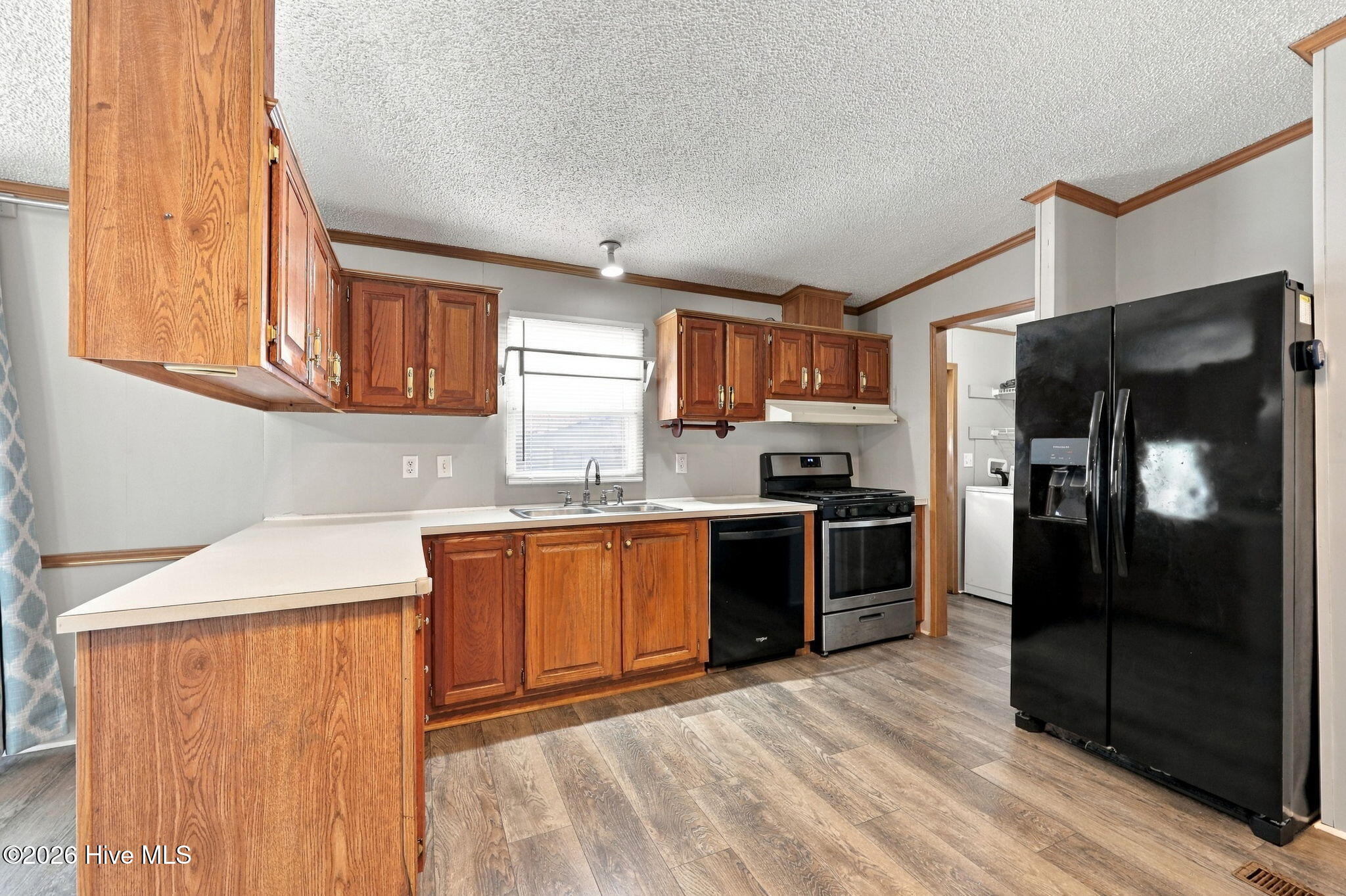 208 Easy Street Property Photo 16