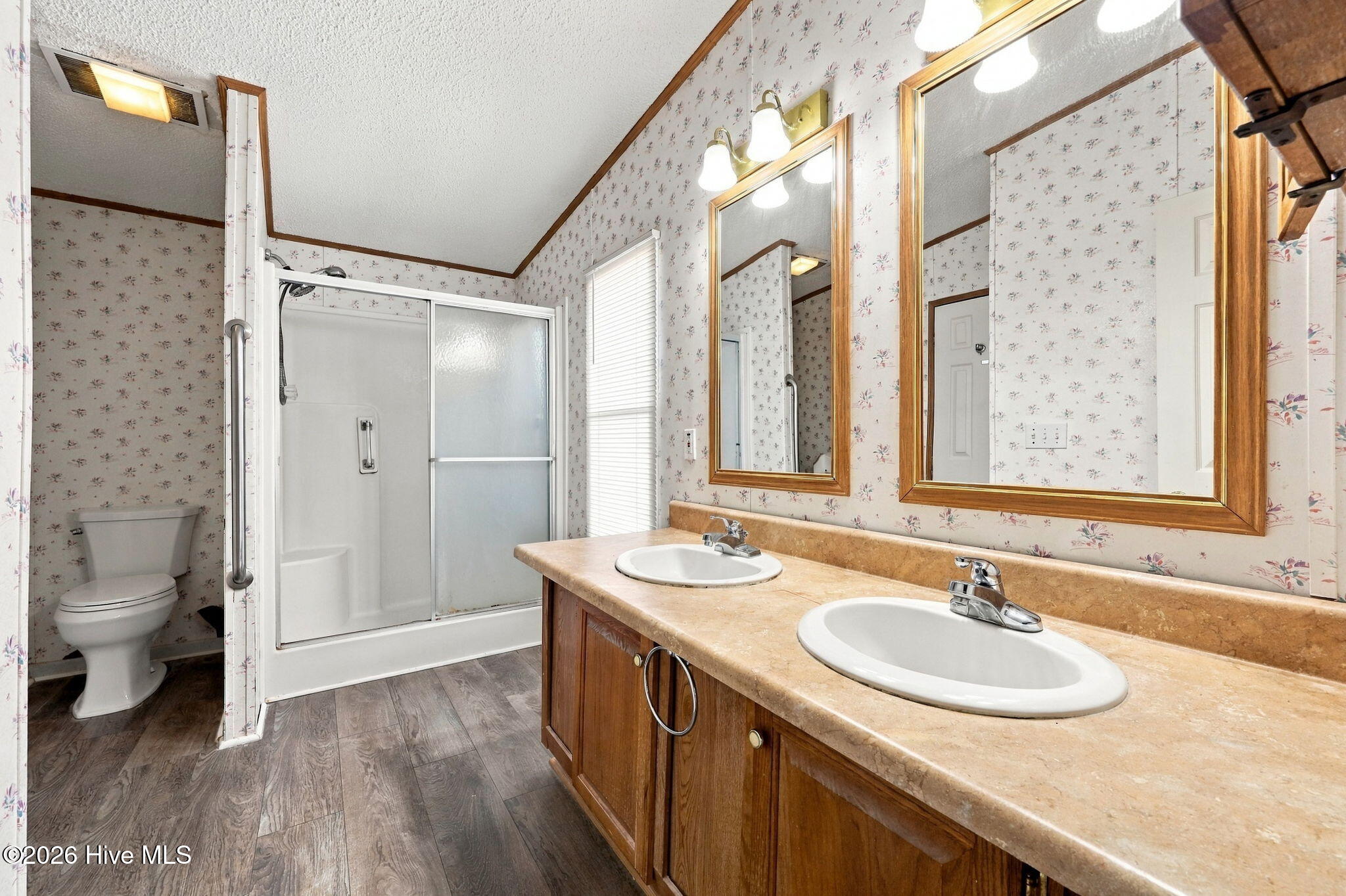 208 Easy Street Property Photo 20