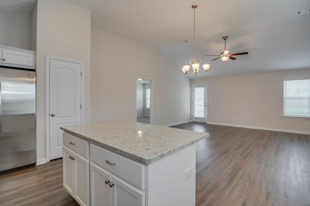 343 Norwich Drive Property Photo 6