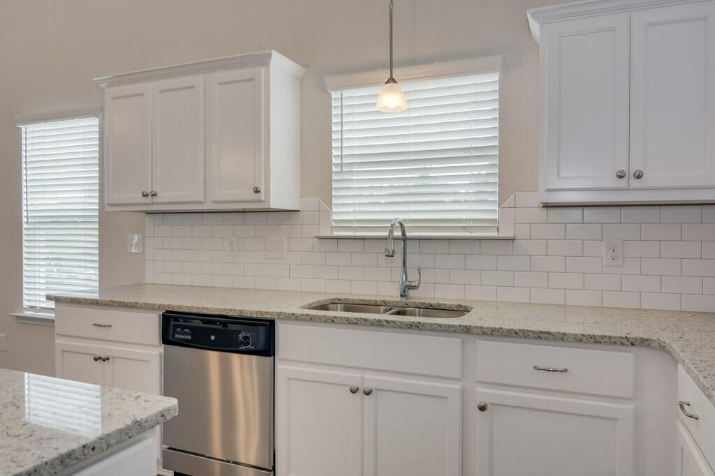 343 Norwich Drive Property Photo 7