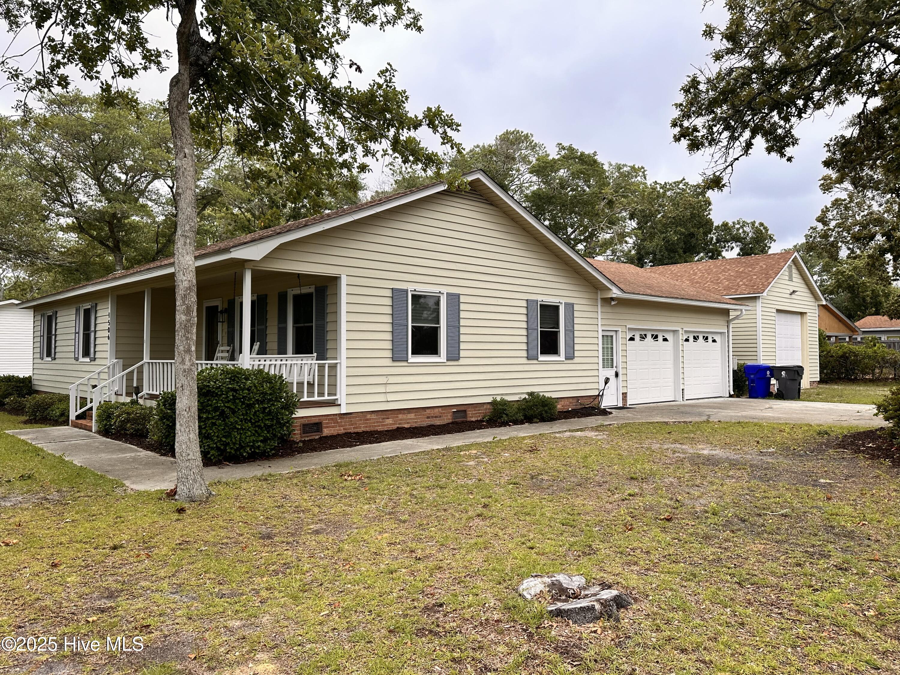 1506 E Oak Island Drive Property Photo 2