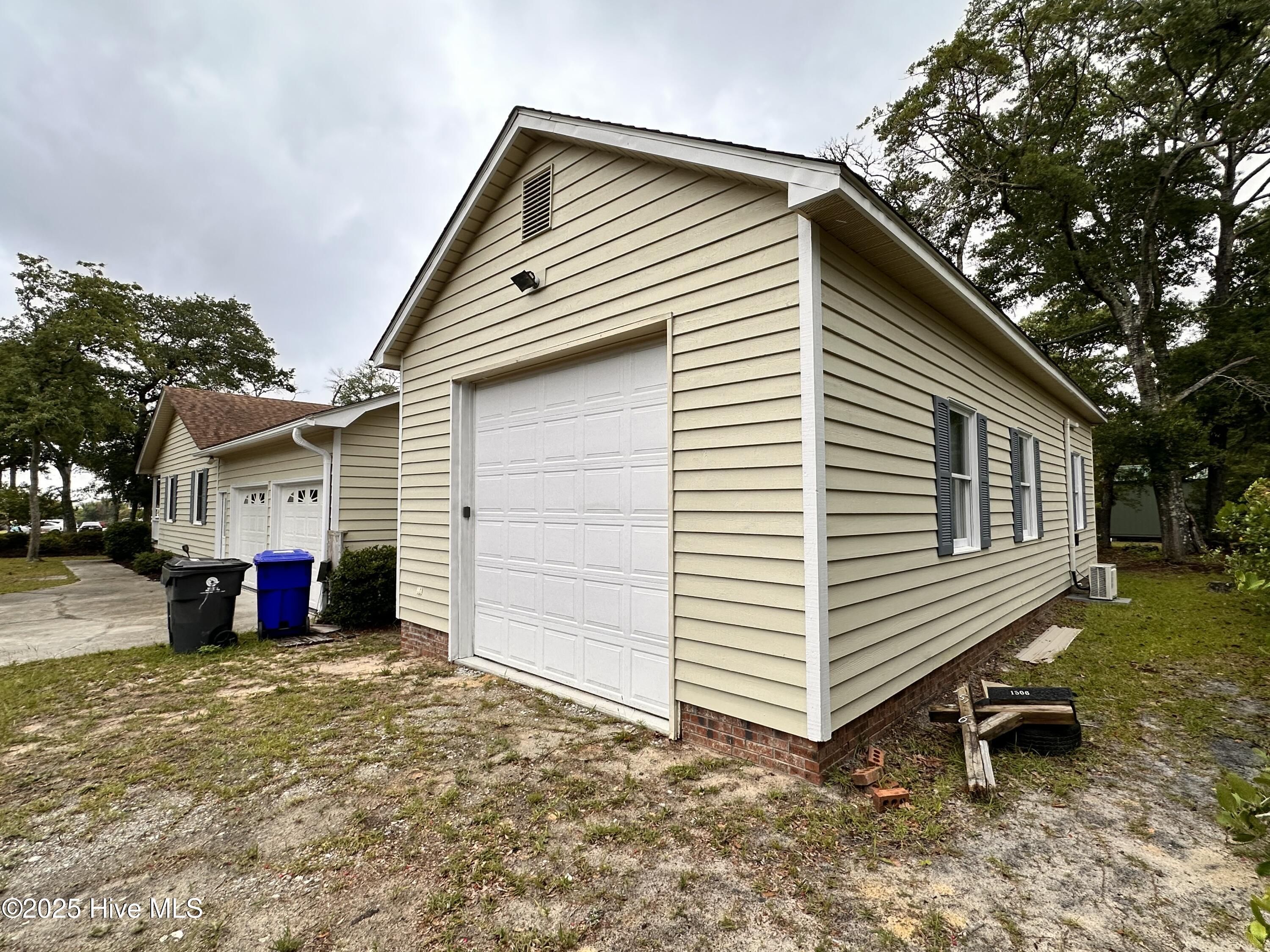 1506 E Oak Island Drive Property Photo 5