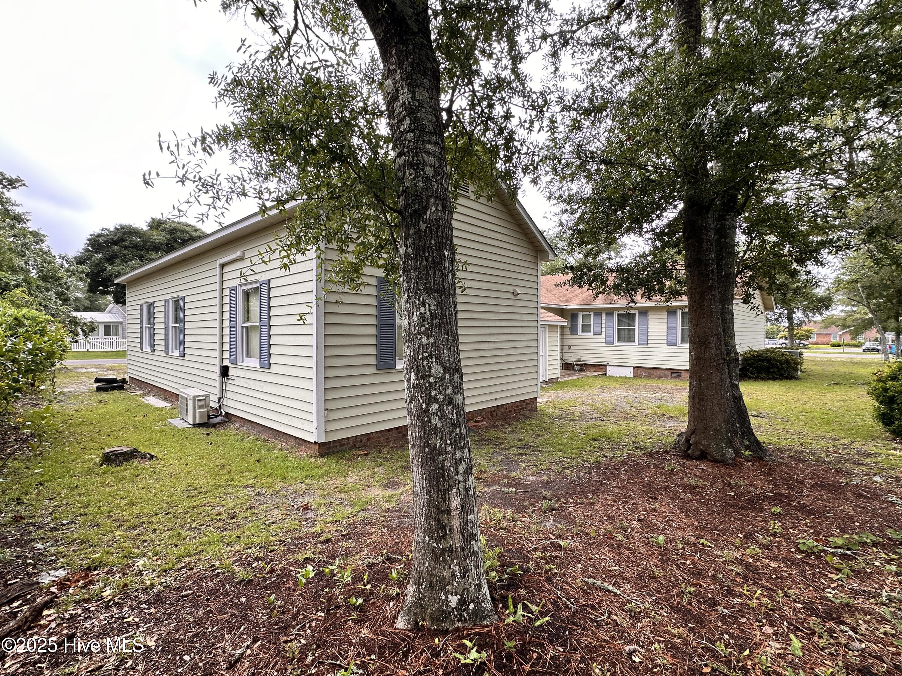 1506 E Oak Island Drive Property Photo 6