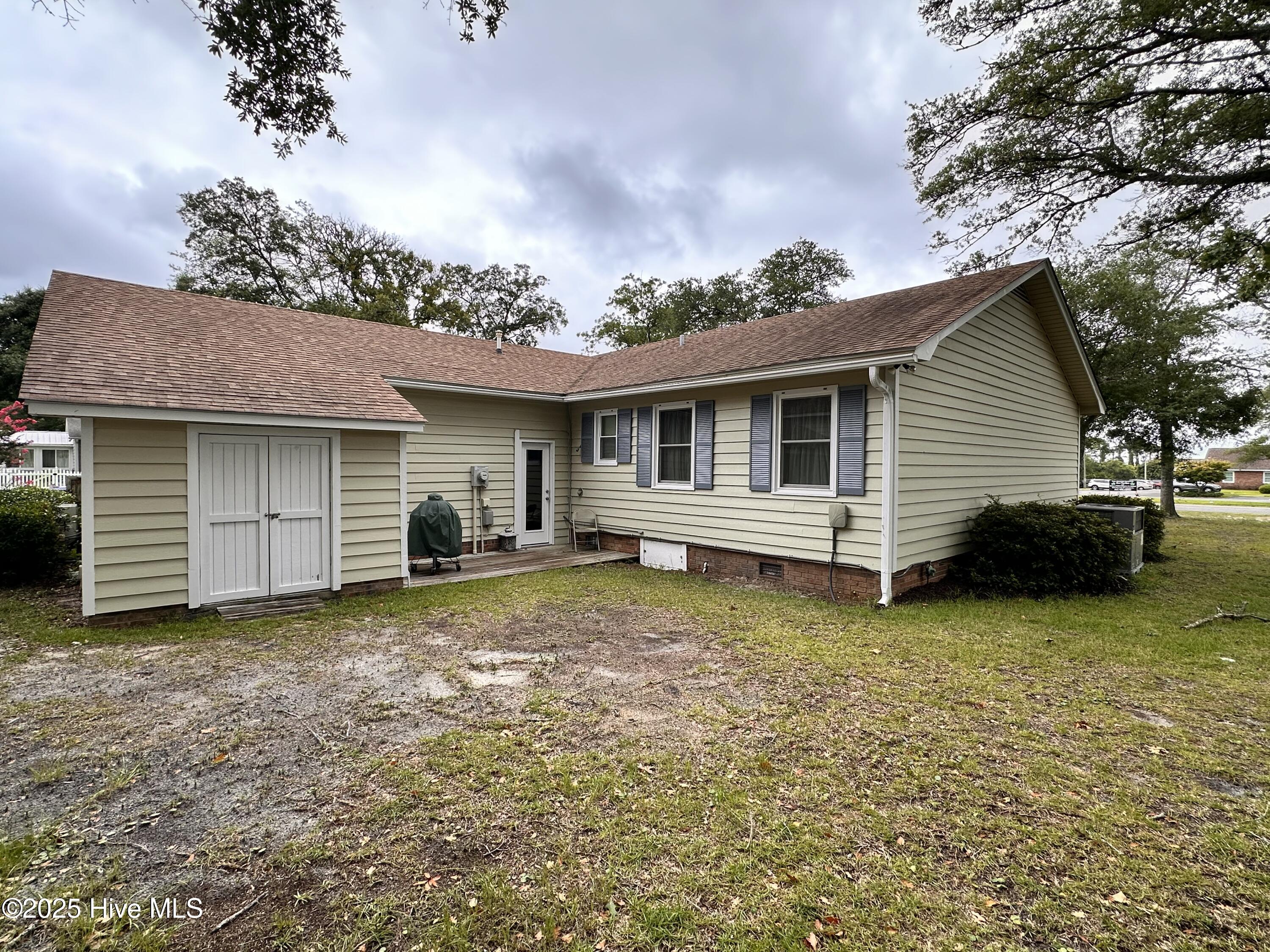 1506 E Oak Island Drive Property Photo 7