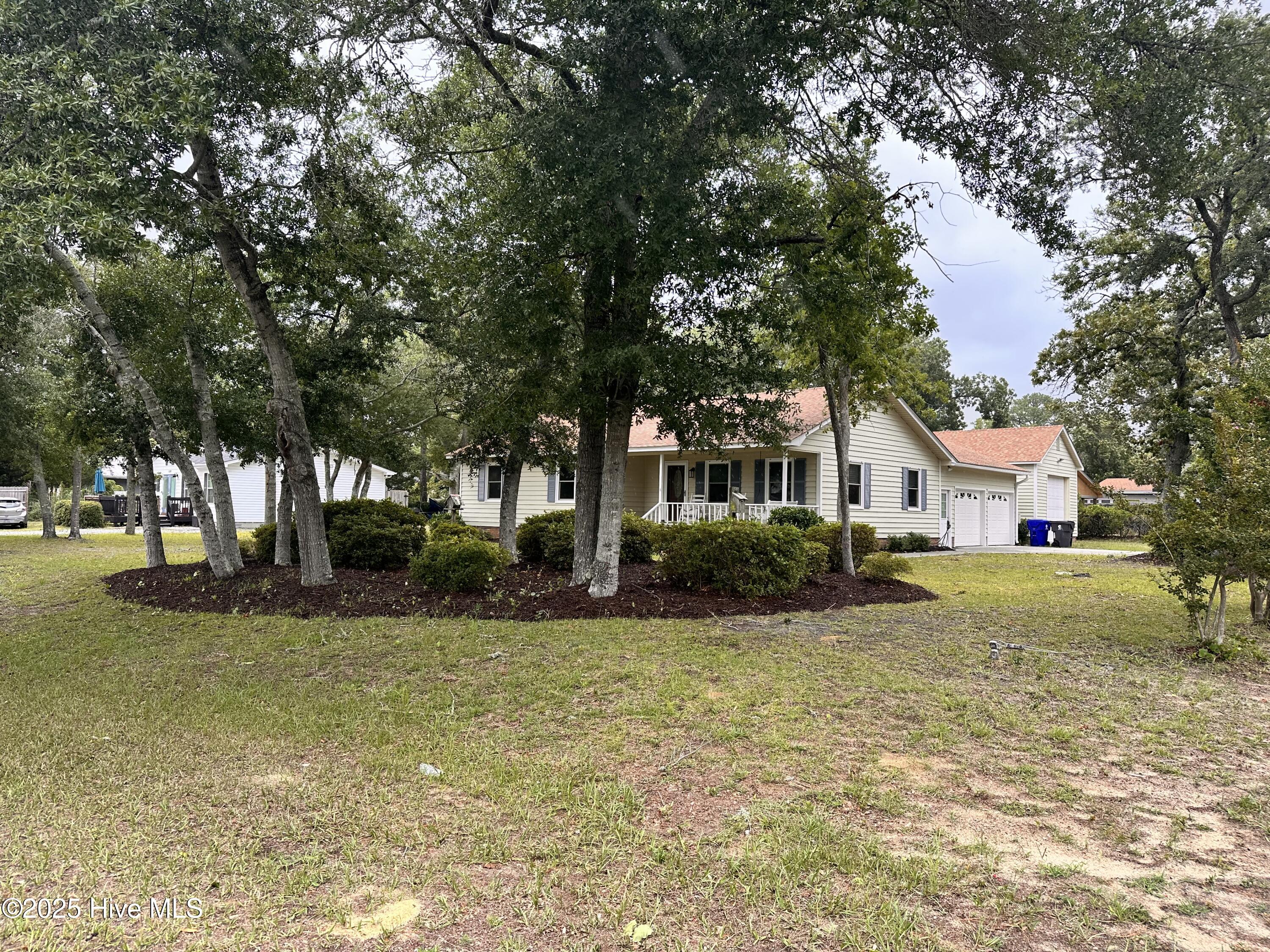 1506 E Oak Island Drive Property Photo 9