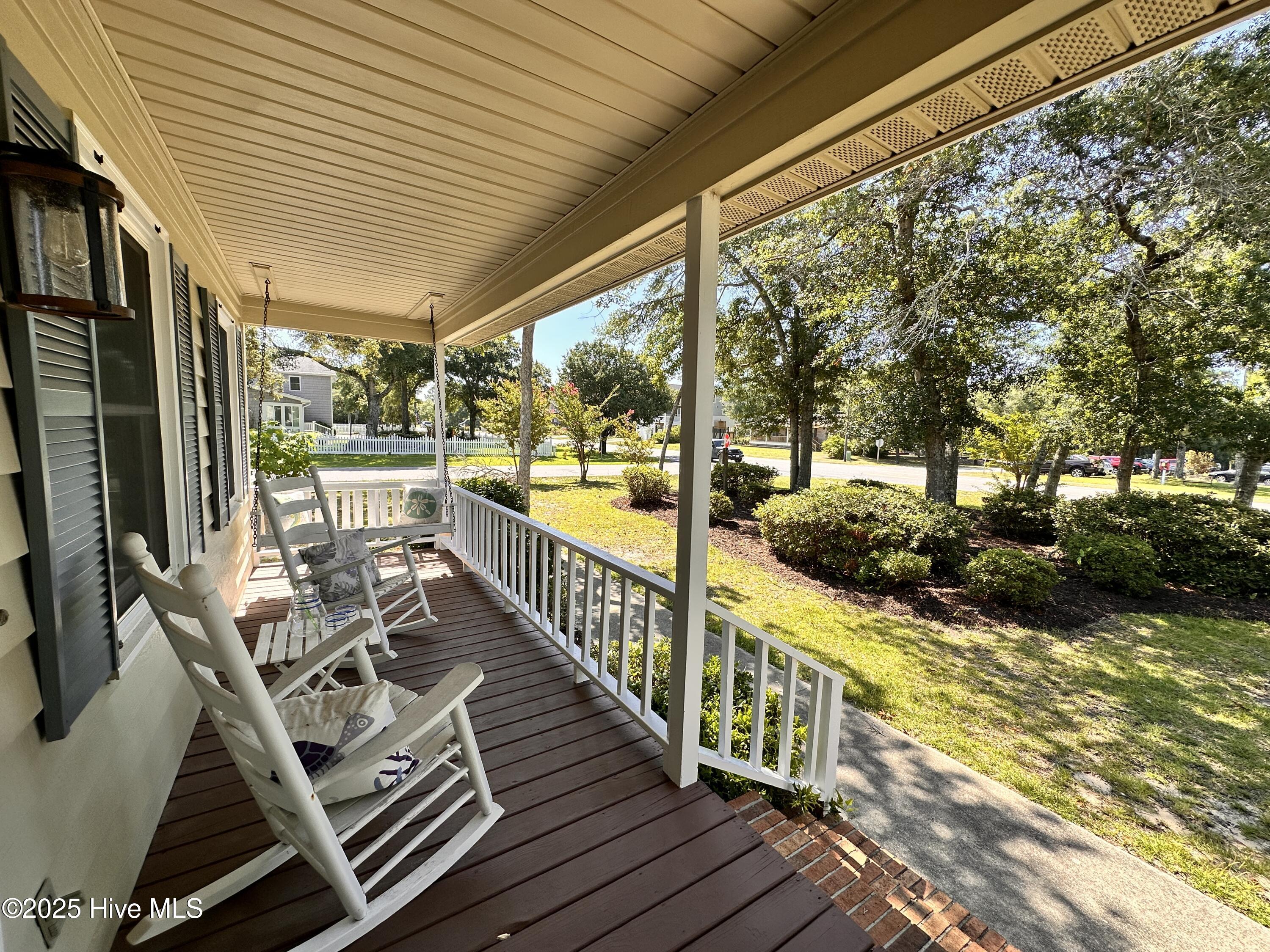 1506 E Oak Island Drive Property Photo 11