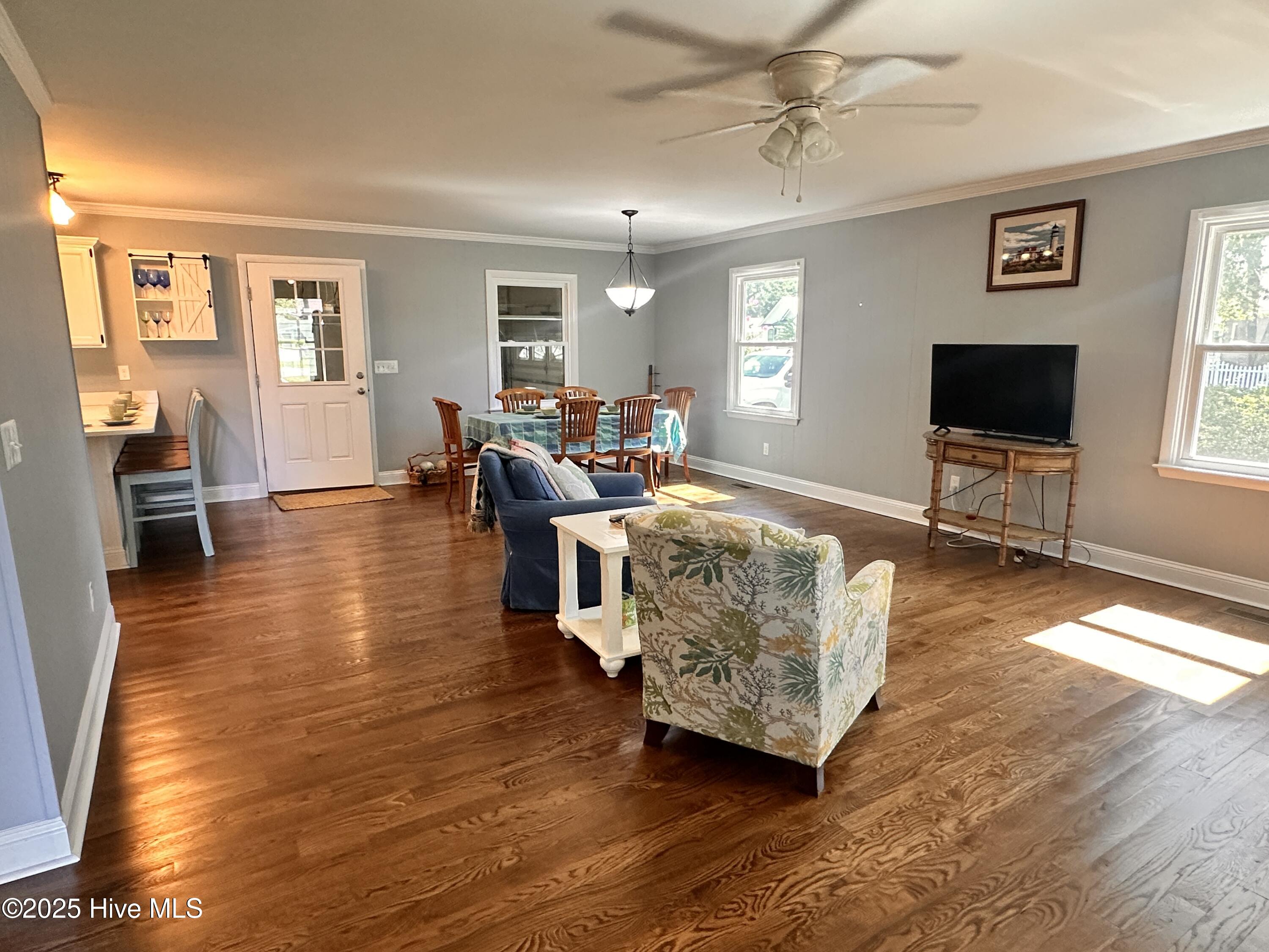 1506 E Oak Island Drive Property Photo 13