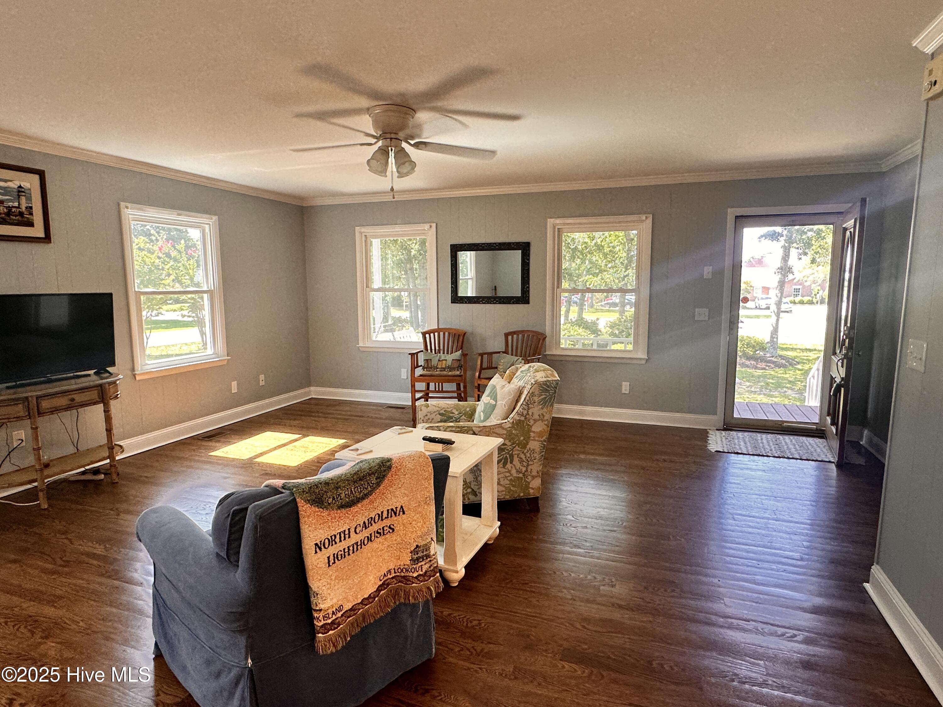 1506 E Oak Island Drive Property Photo 14