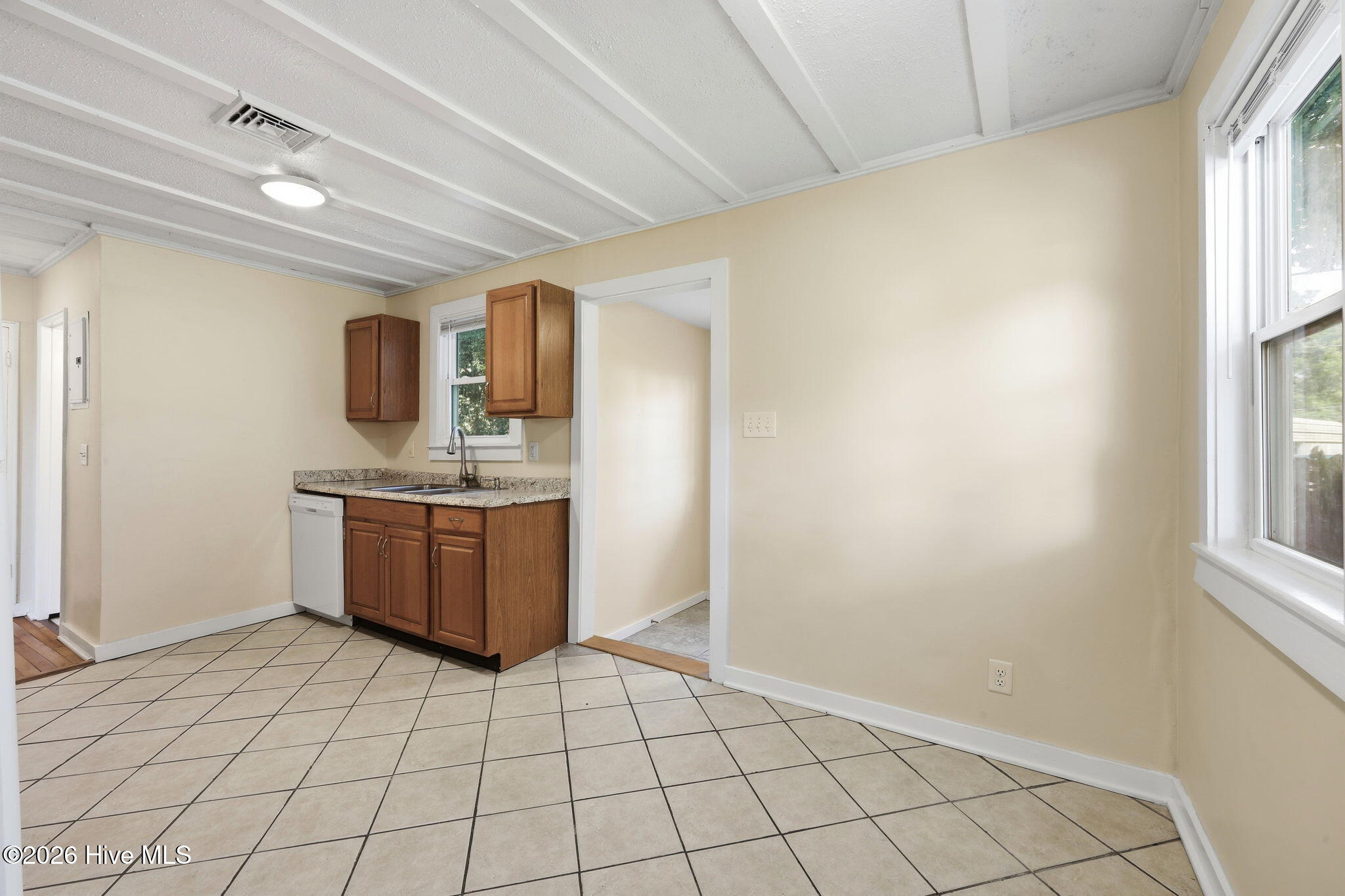 1101 Meadows Street Property Photo 8
