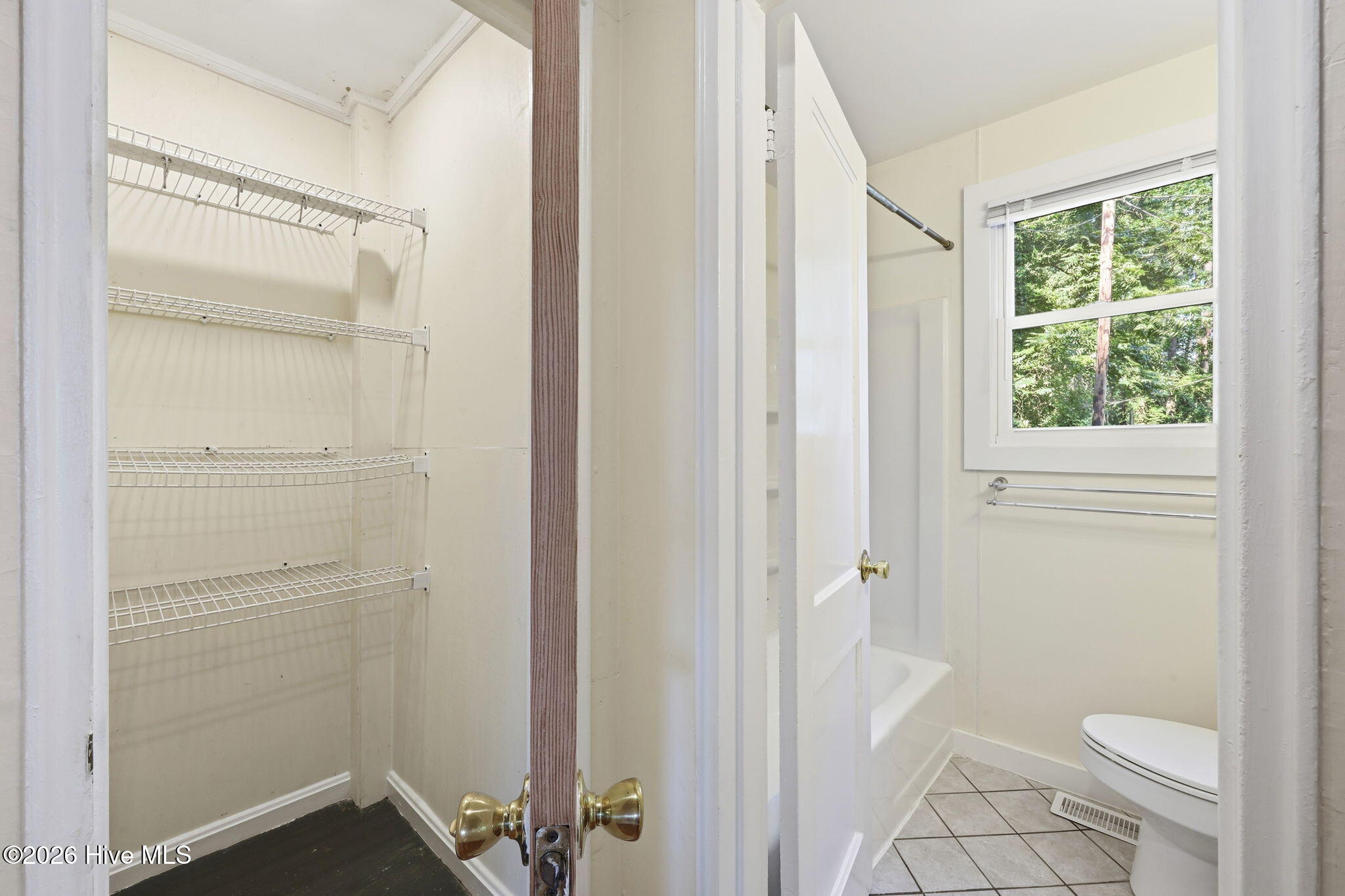 1101 Meadows Street Property Photo 17
