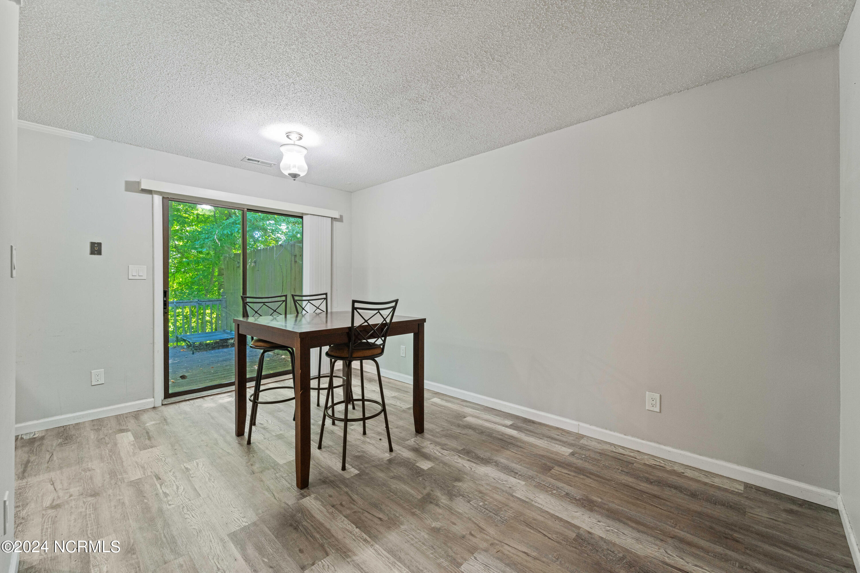 18 S Onsville Place Property Photo 6